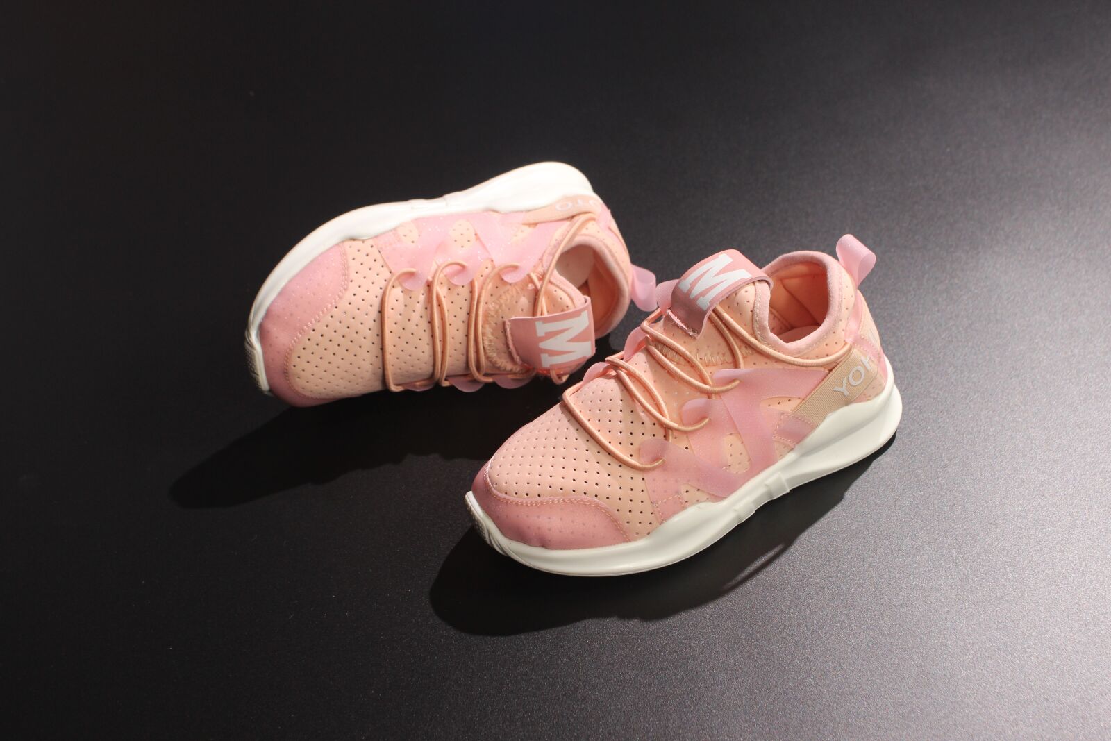 Canon EOS 600D (Rebel EOS T3i / EOS Kiss X5) sample photo. Children's shoes, sports shoes photography