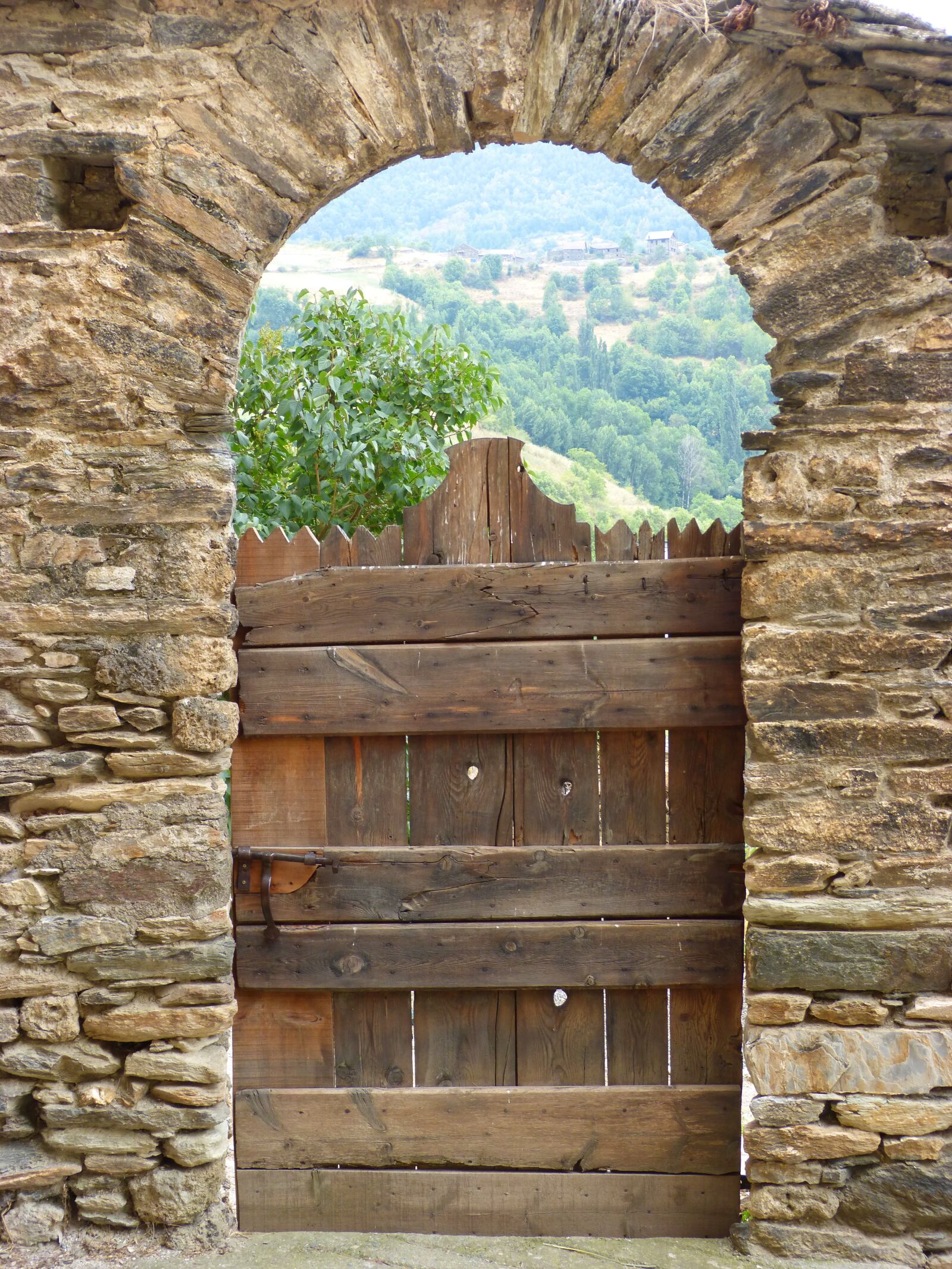 Panasonic DMC-FZ62 sample photo. Door, portal, arch photography