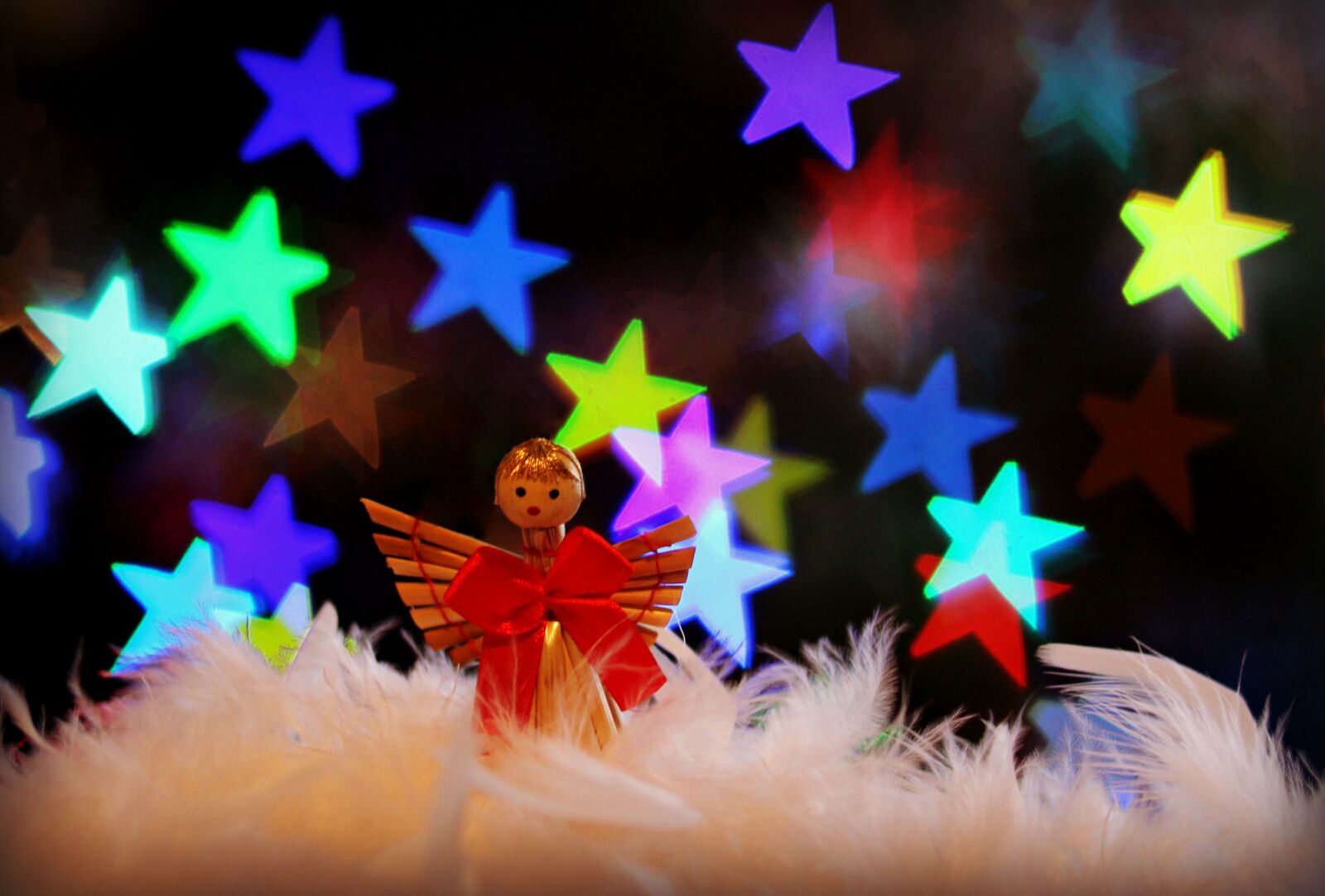 Canon EOS 700D (EOS Rebel T5i / EOS Kiss X7i) + Canon EF 85mm F1.8 USM sample photo. Angel, bokeh, decorations photography
