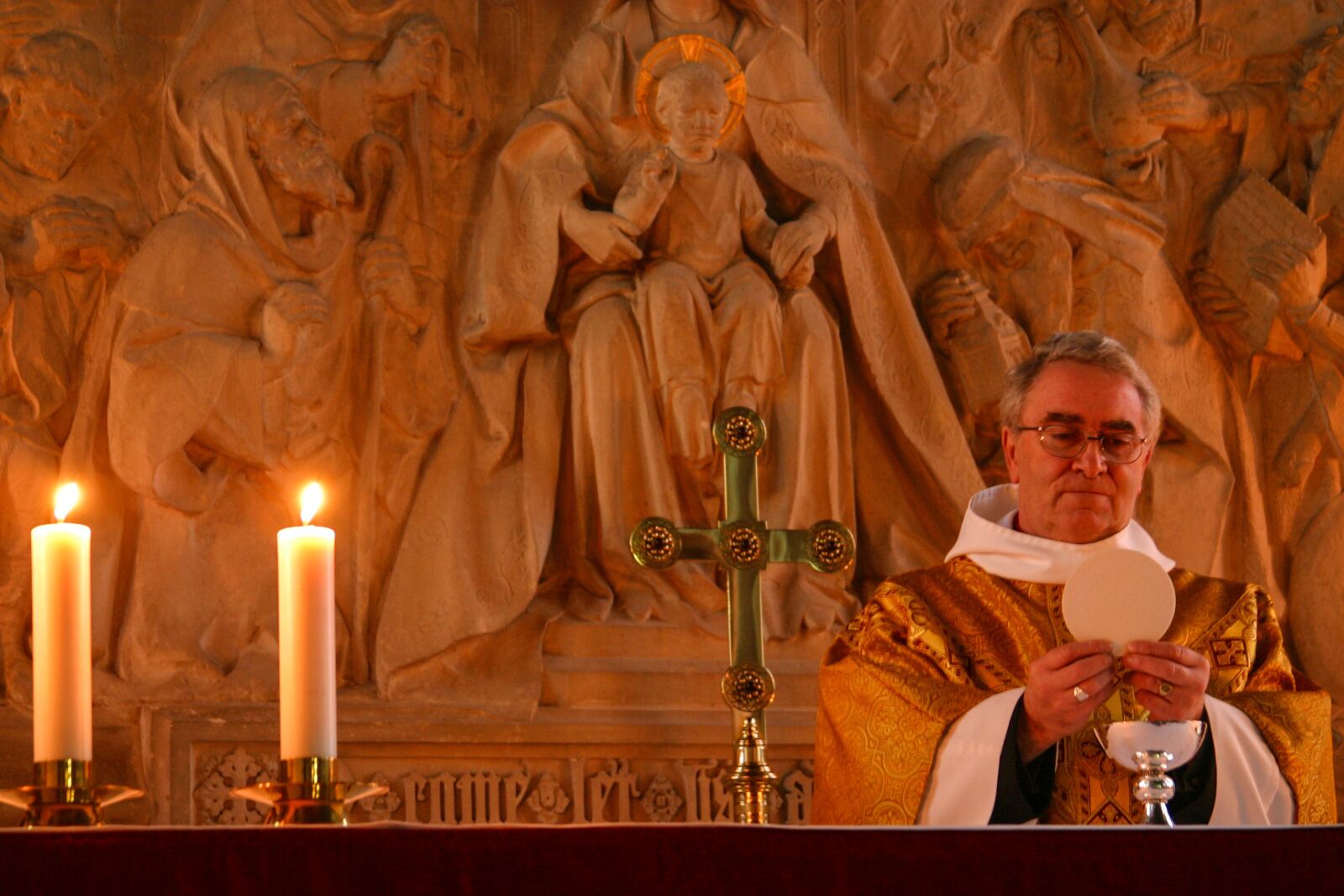 Canon EOS D60 sample photo. Communion, church, altar photography