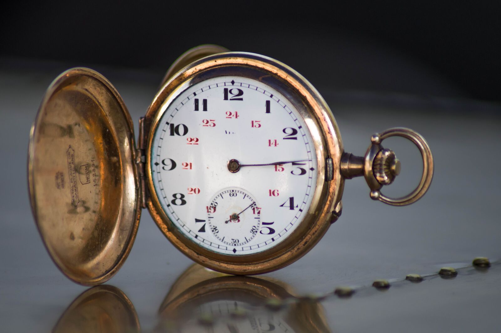 Tamron AF 70-300mm F4-5.6 Di LD Macro sample photo. Watch old, pocket watch photography