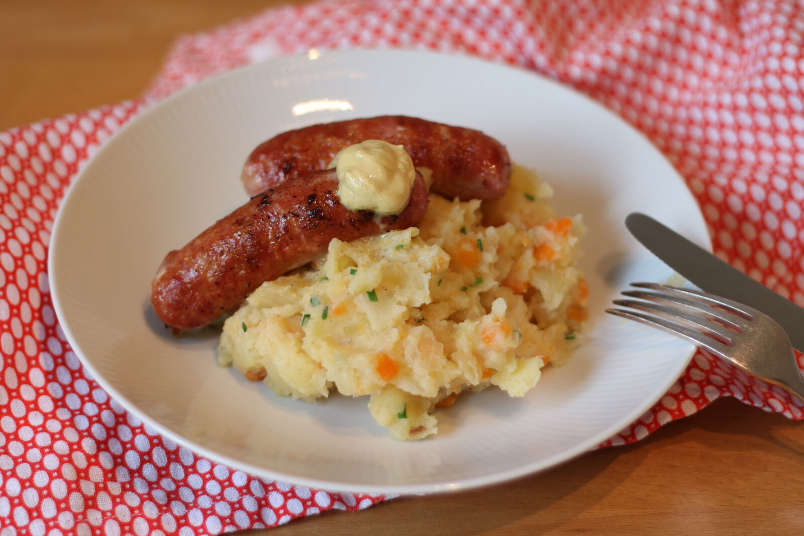 Canon EOS 750D (EOS Rebel T6i / EOS Kiss X8i) sample photo. Sausage, and, egg, on photography