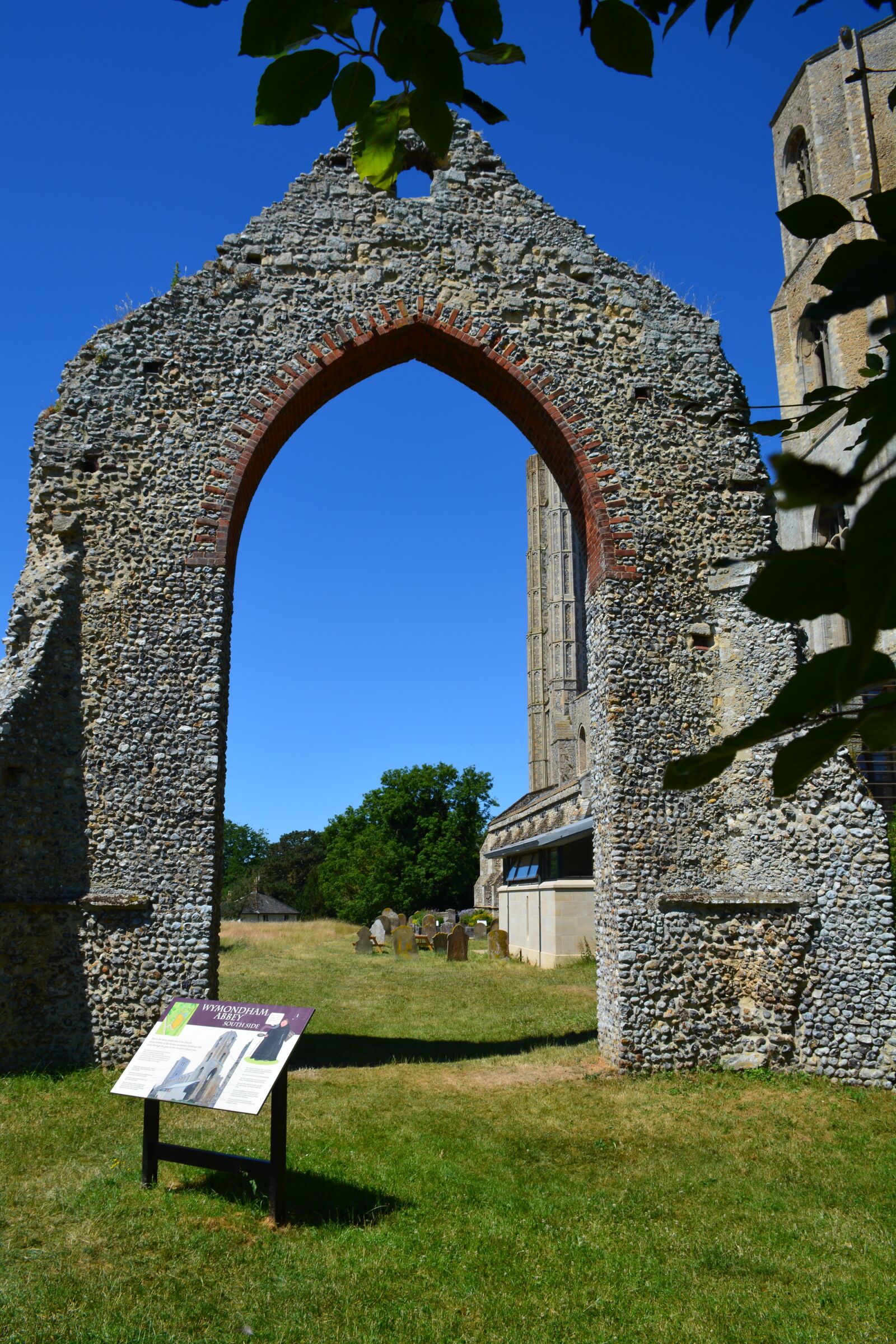 Nikon D5200 sample photo. England, church, wymondham photography