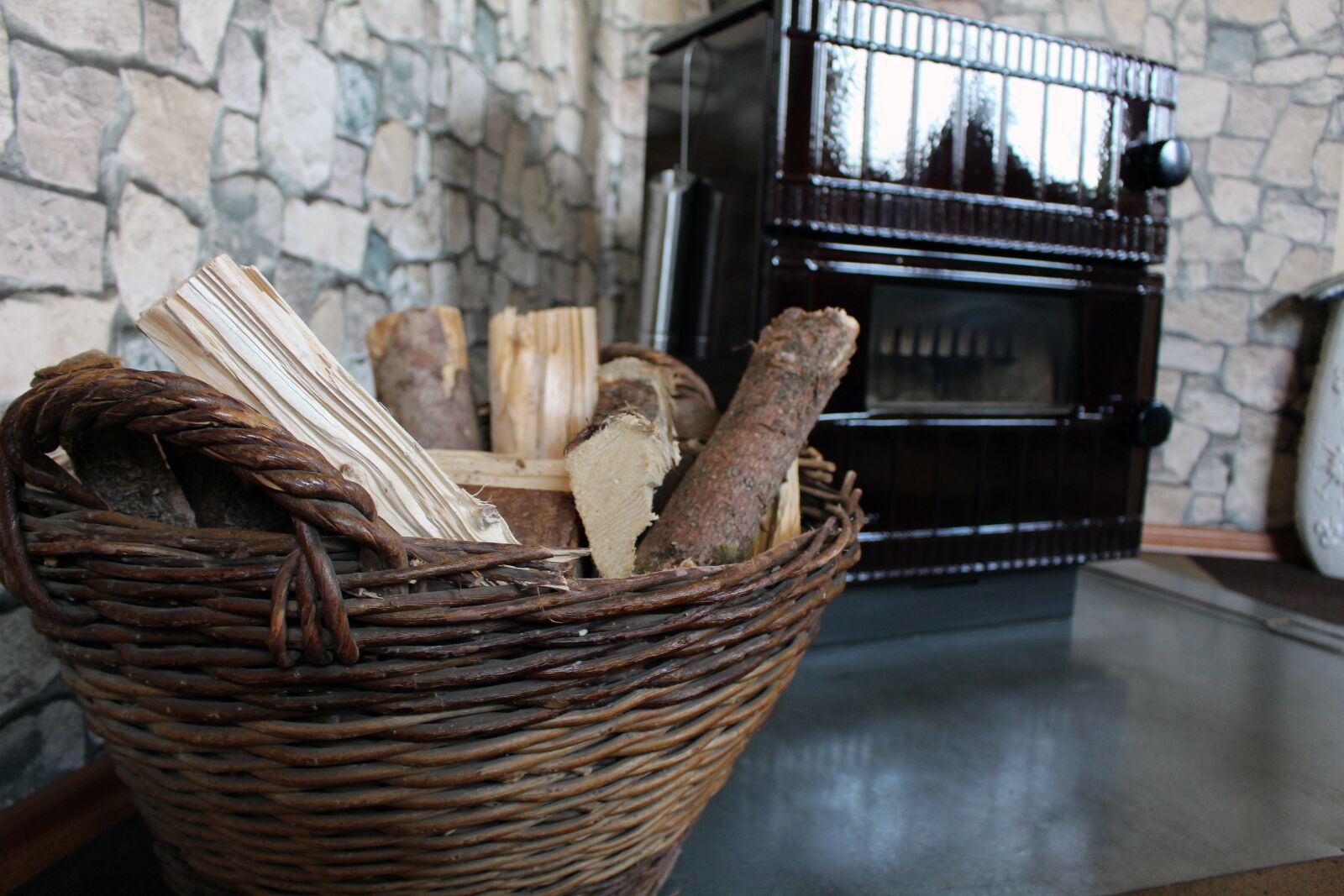 Canon EOS 700D (EOS Rebel T5i / EOS Kiss X7i) sample photo. Wood, basket photography