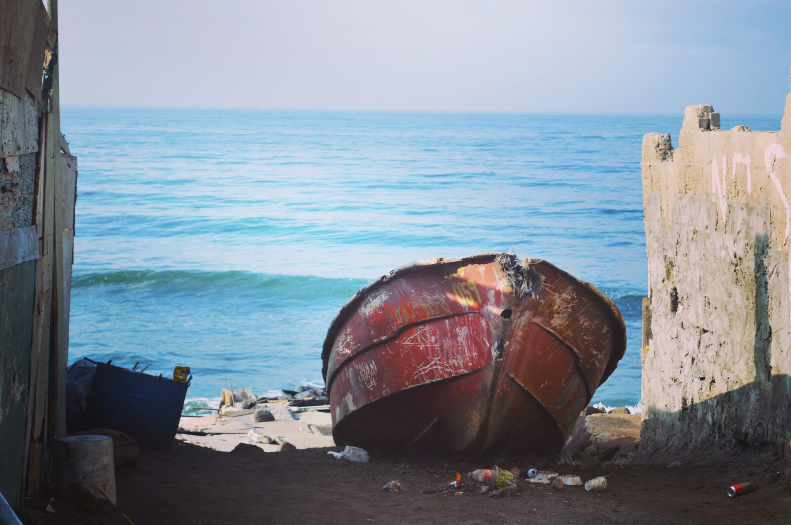 Nikon D3200 sample photo. Boat, abandoned, beach photography