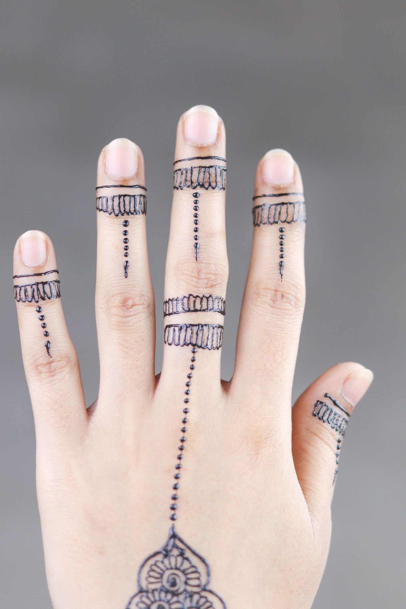 Canon EOS 80D + Canon EF 50mm F1.8 STM sample photo. Mehndi design, mehndi, mehndi photography