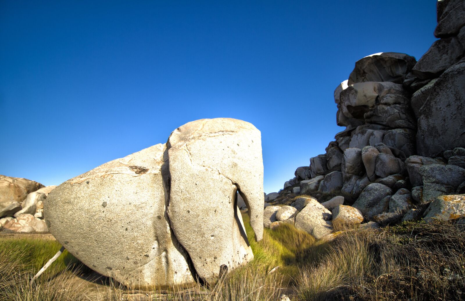 Canon EOS 550D (EOS Rebel T2i / EOS Kiss X4) + Canon EF-S 10-18mm F4.5–5.6 IS STM sample photo. Nature, rocks, stone photography