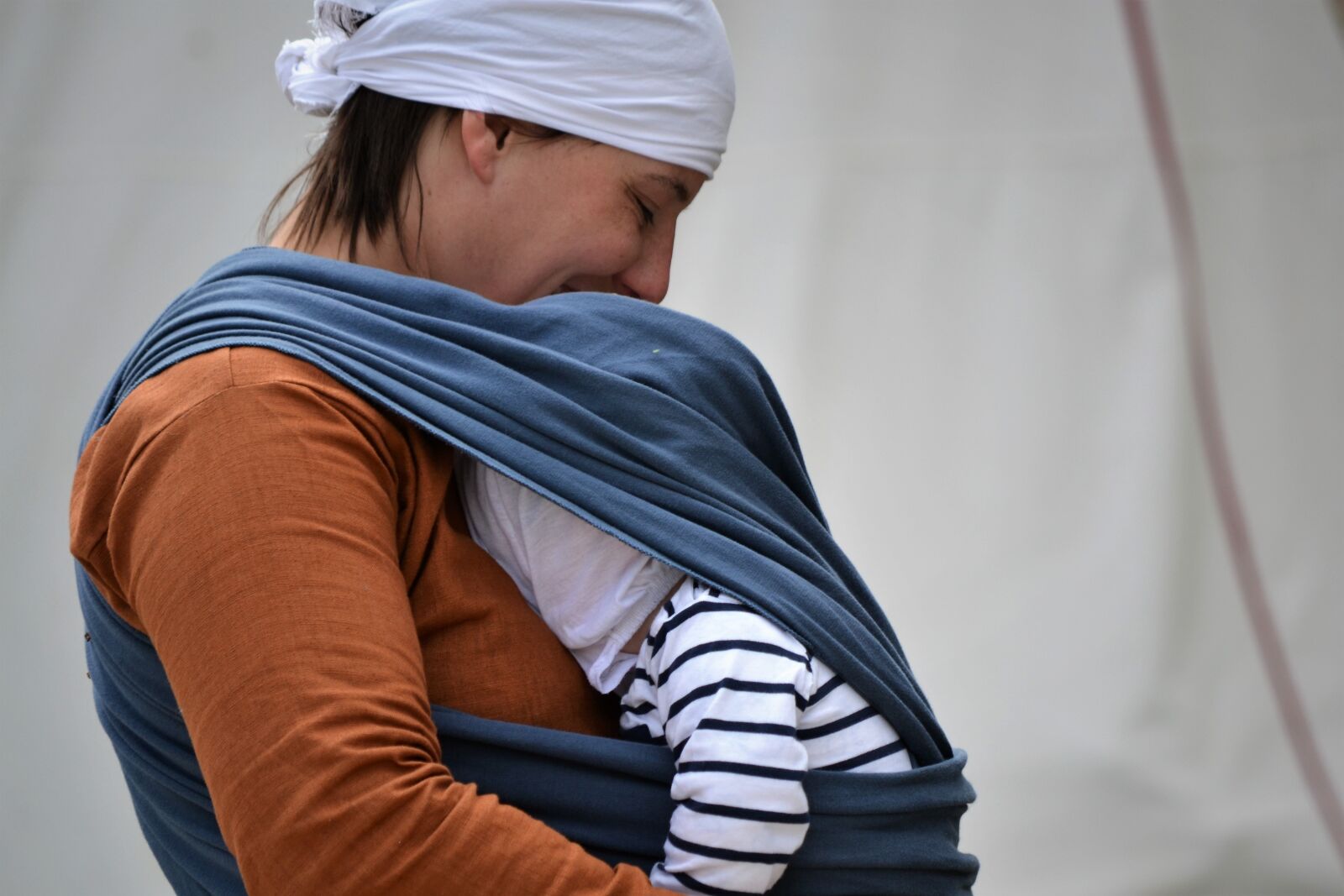 Nikon D3100 sample photo. Mother, baby, sling photography