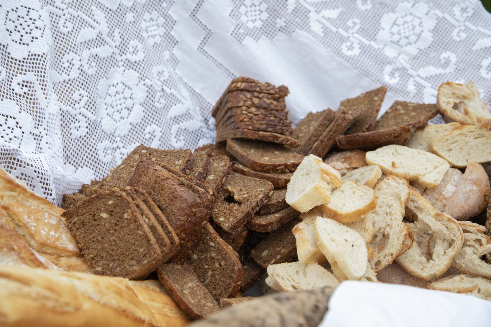 Canon EOS 6D Mark II sample photo. Bread, basket, food photography