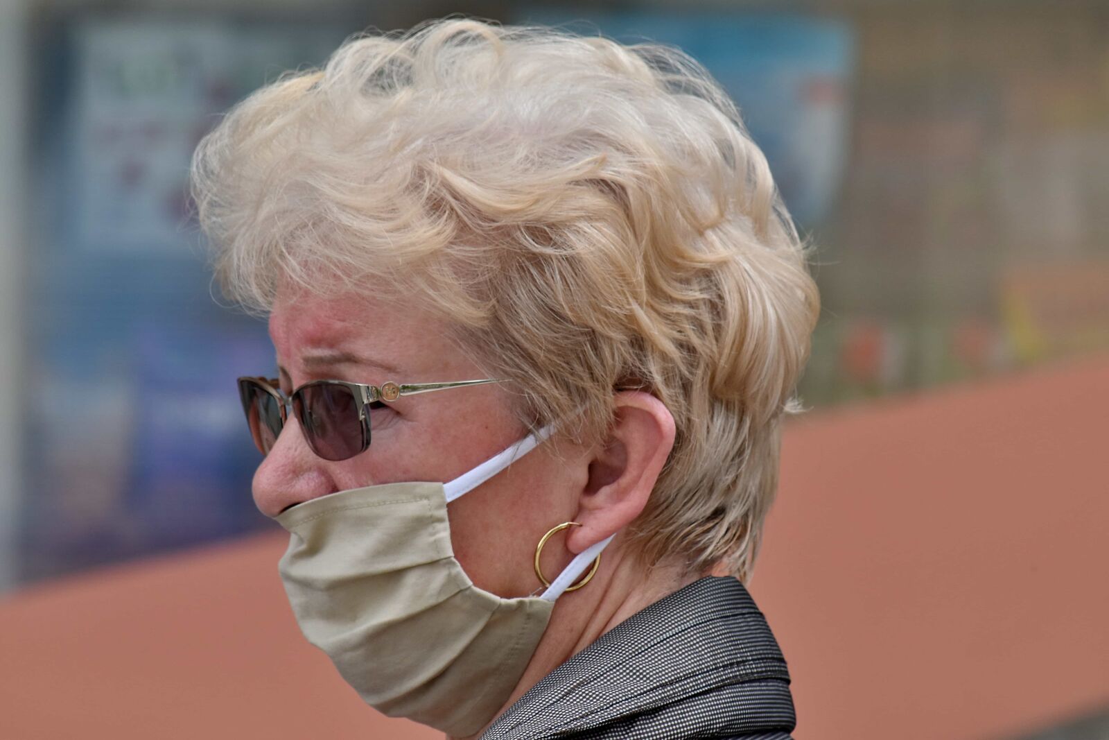 Nikon D5500 sample photo. Businesswoman, coronavirus, face mask photography