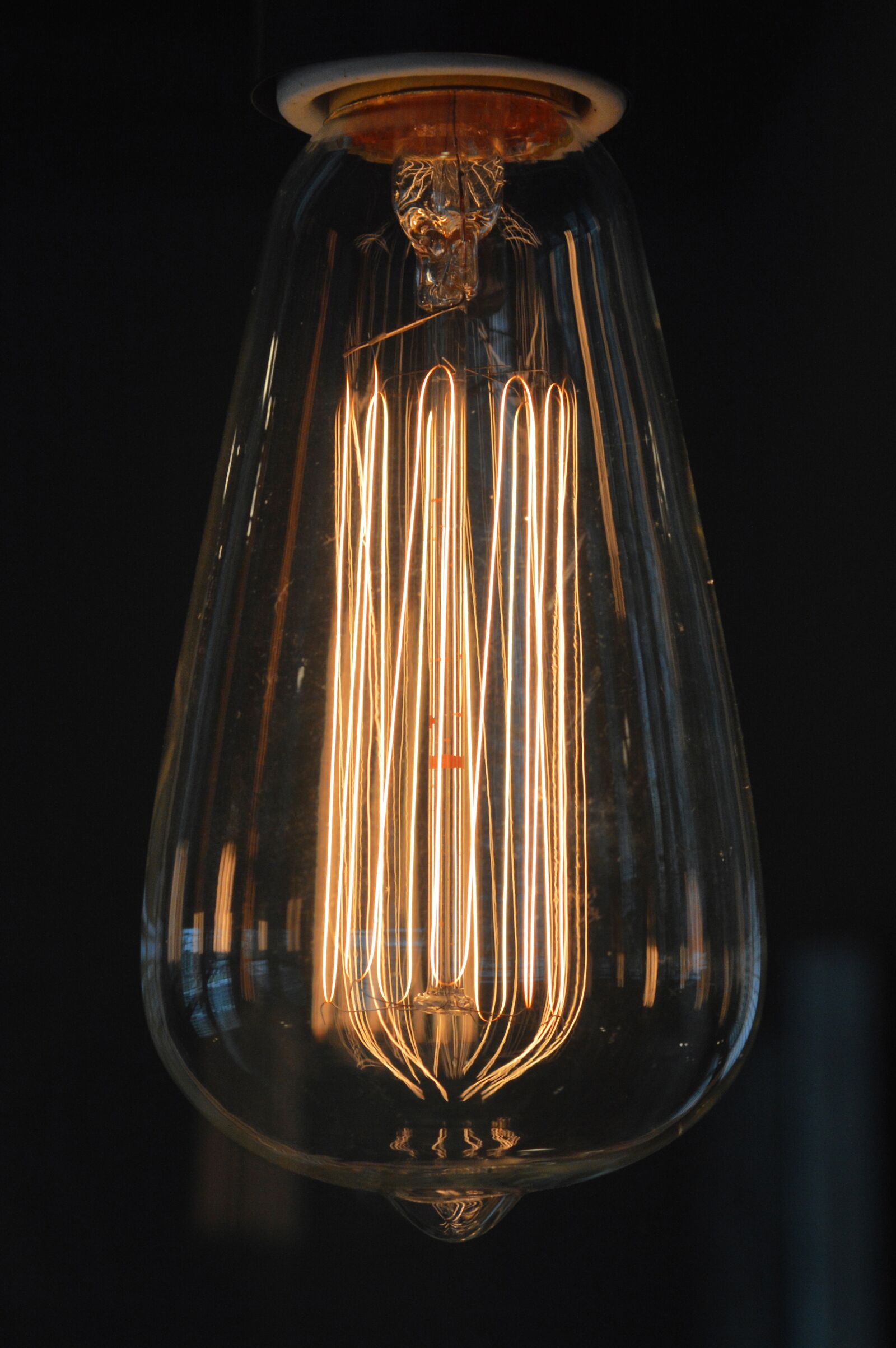 Nikon D3200 sample photo. Light bulb, disappearing, lamp photography