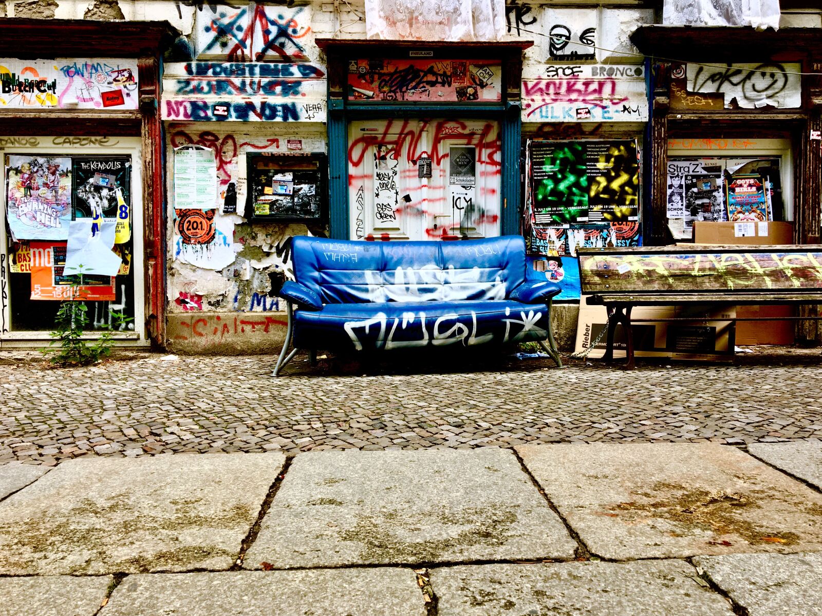 iPhone 6s back camera 4.15mm f/2.2 sample photo. Big city, berlin, live photography