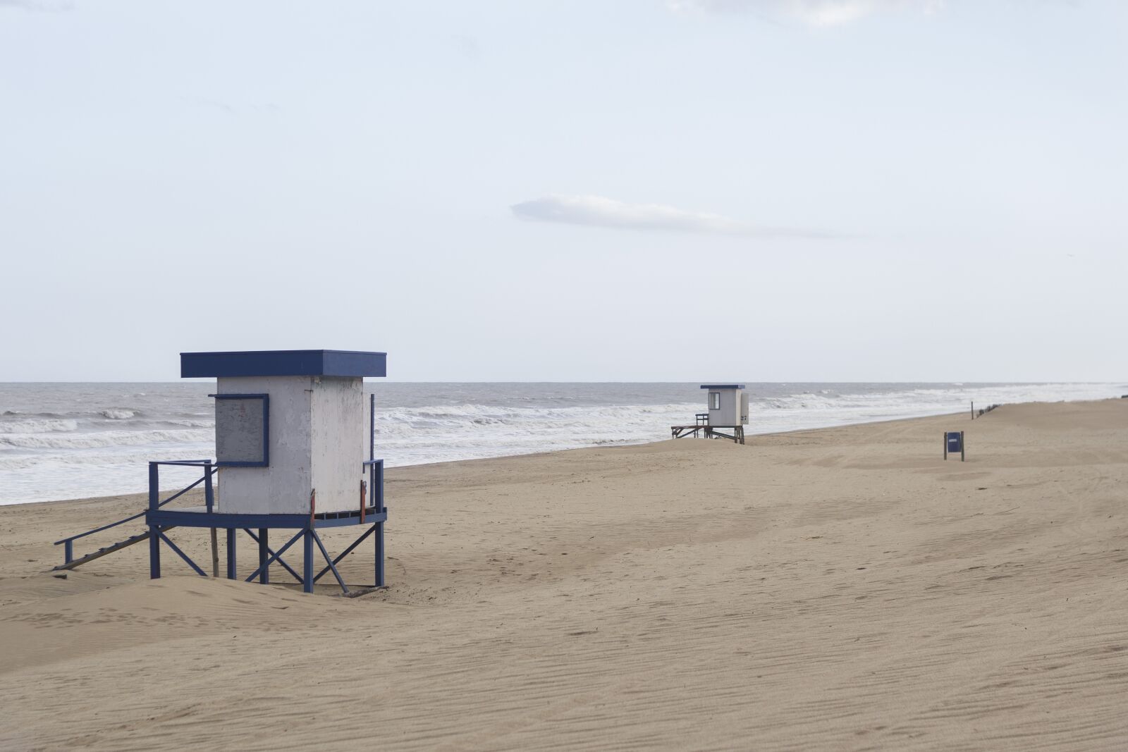 Canon EOS 600D (Rebel EOS T3i / EOS Kiss X5) + Canon EF 50mm F1.8 II sample photo. Beach, sea, sand photography