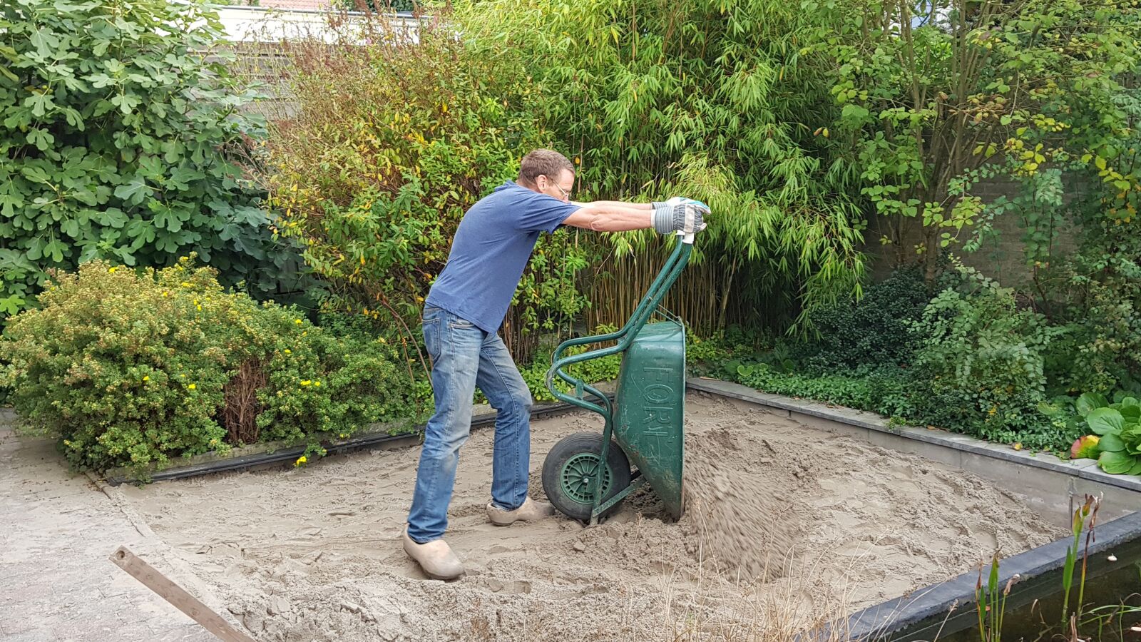 Samsung Galaxy S8+ sample photo. Kruien, wheelbarrow, heavy work photography