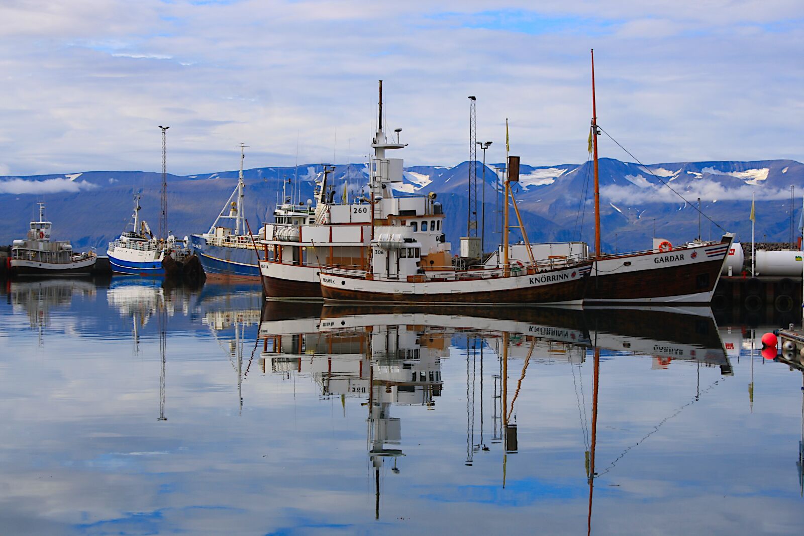 Canon EOS 1000D (EOS Digital Rebel XS / EOS Kiss F) sample photo. Water, blue, mast photography