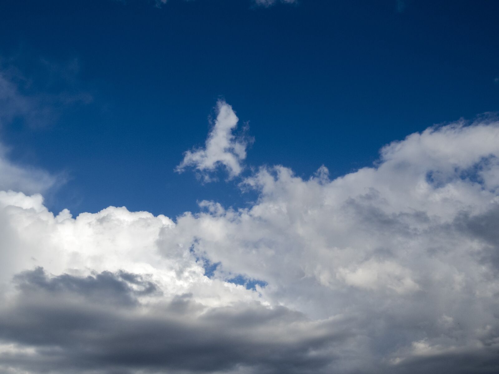 Canon PowerShot SX60 HS sample photo. Sky, clouds, statuette photography