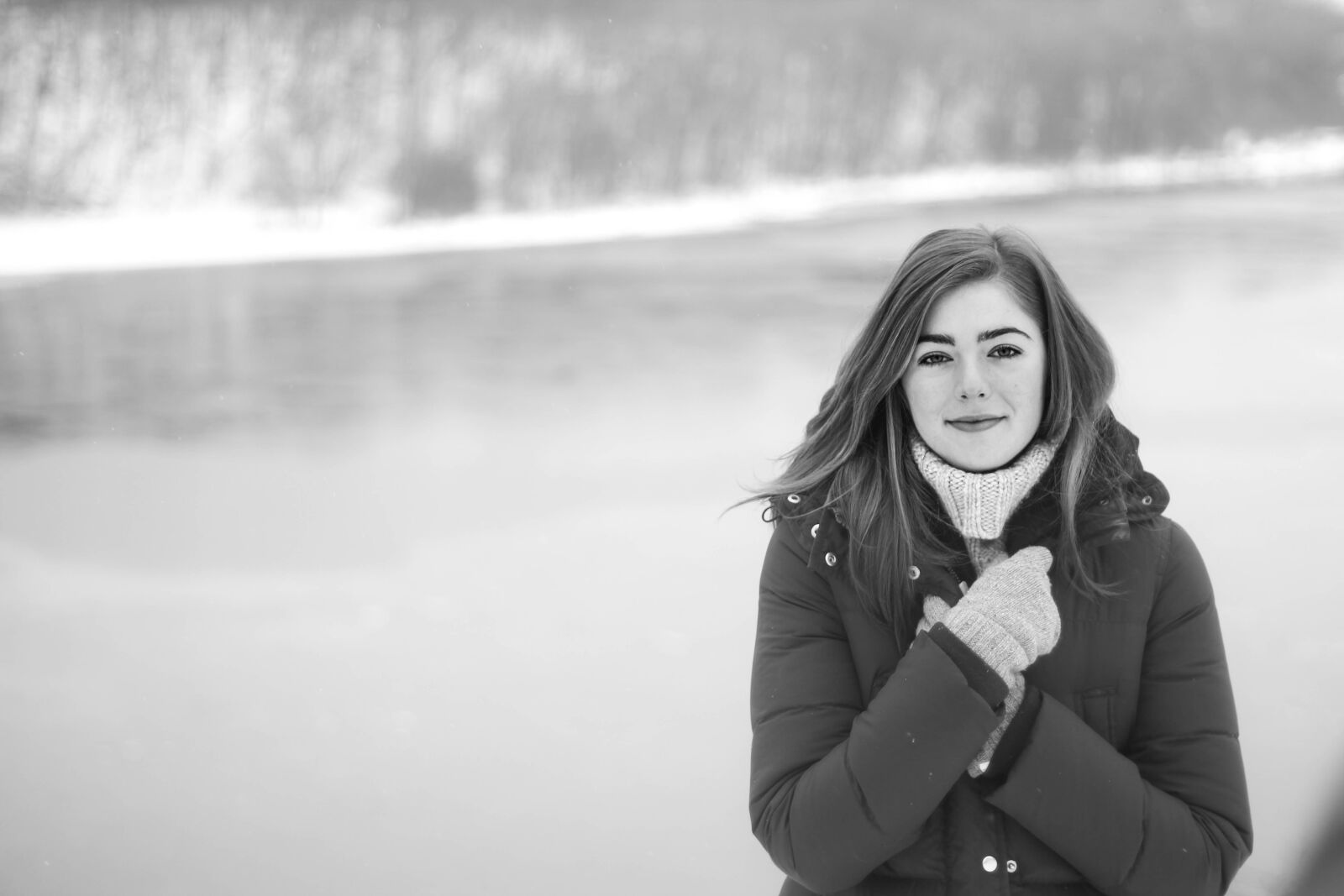 Canon EOS 550D (EOS Rebel T2i / EOS Kiss X4) sample photo. Woman, winter, river photography