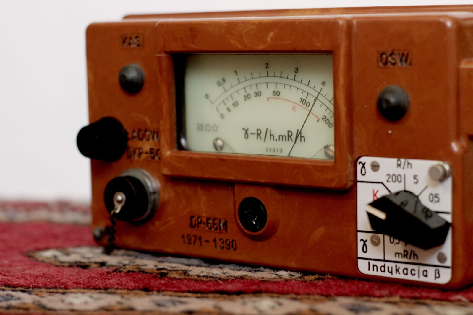 Canon EOS 600D (Rebel EOS T3i / EOS Kiss X5) sample photo. Vulture counter, military, old photography