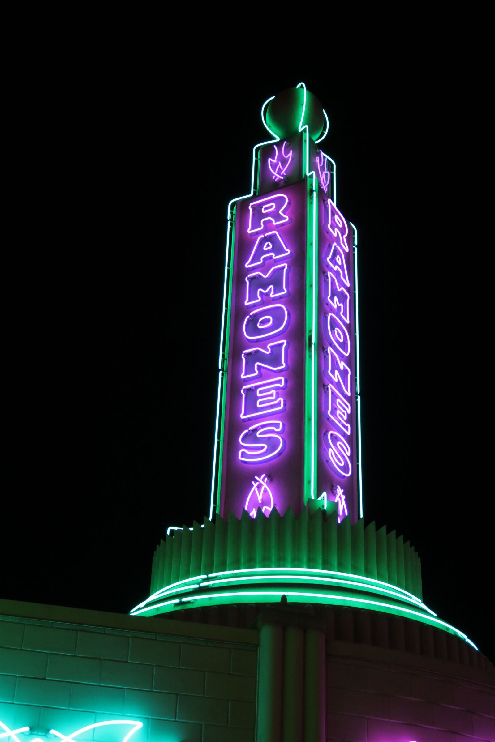 Canon PowerShot G7 X sample photo. Ramones, disneyland, racers photography