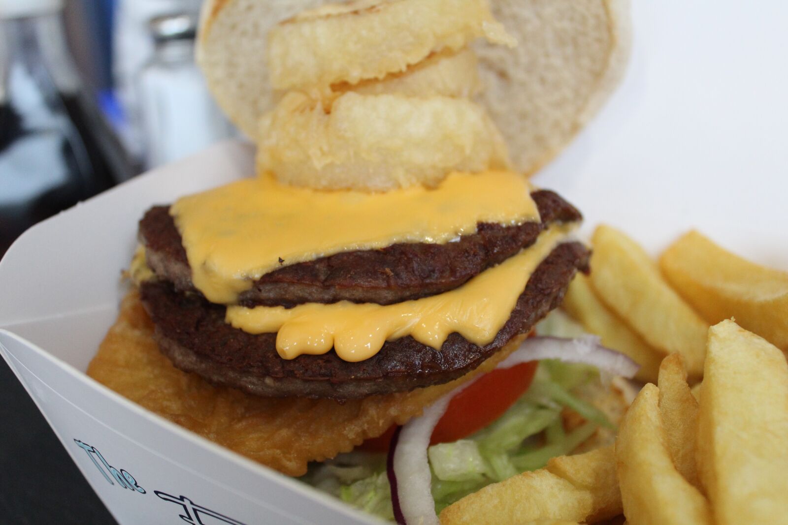Canon EOS 1300D (EOS Rebel T6 / EOS Kiss X80) sample photo. Burger, hamburger, cheese burger photography
