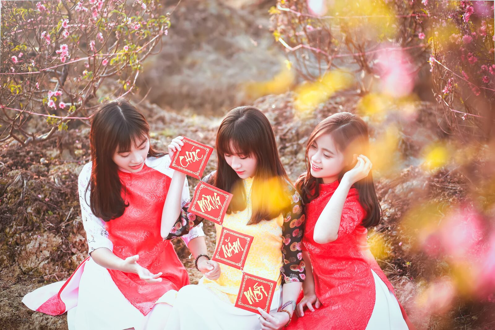 Canon EF 85mm F1.8 USM sample photo. Outdoors, girl, people photography