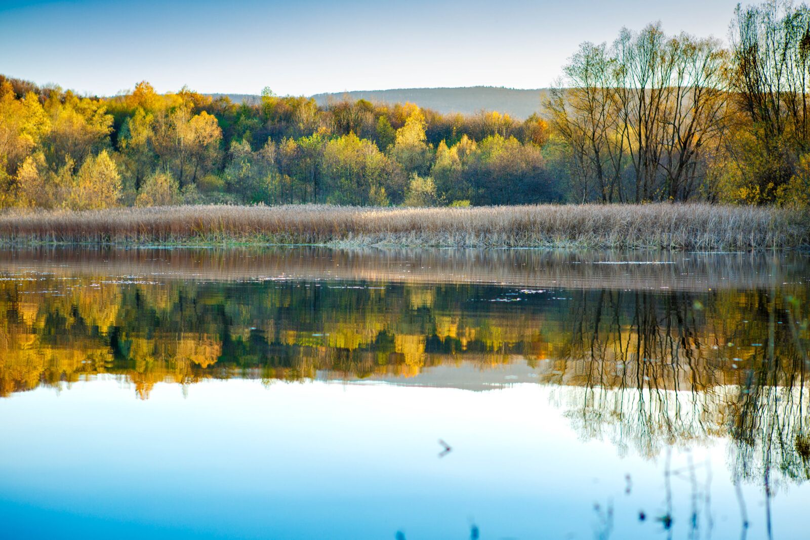 Canon EOS 5D Mark III sample photo. Lake, sky, autumn photography