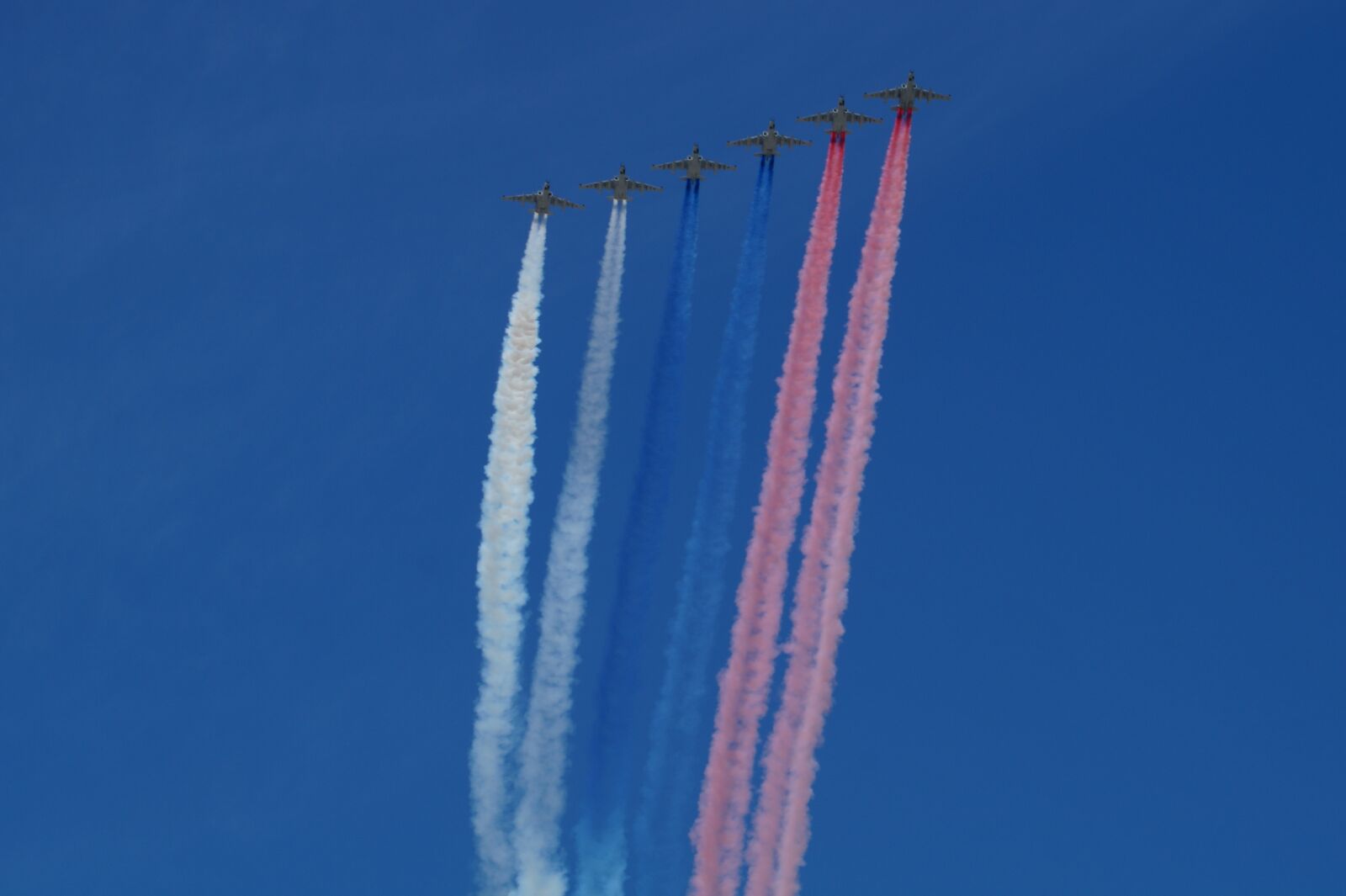 Sony SLT-A58 sample photo. Aircraft, flag of russia photography