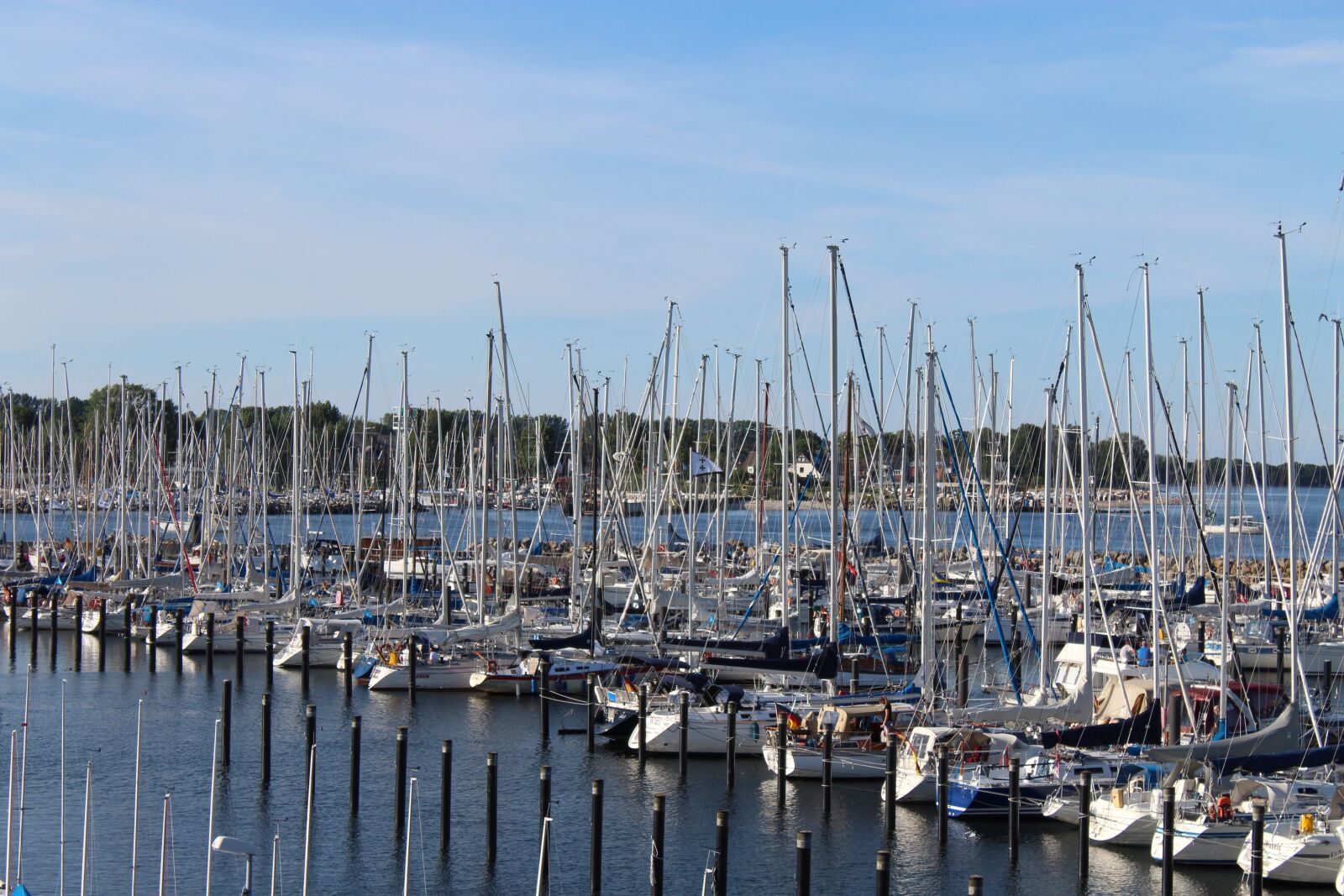 Canon EOS 1300D (EOS Rebel T6 / EOS Kiss X80) sample photo. Kiel, schilksee, sports harbour photography