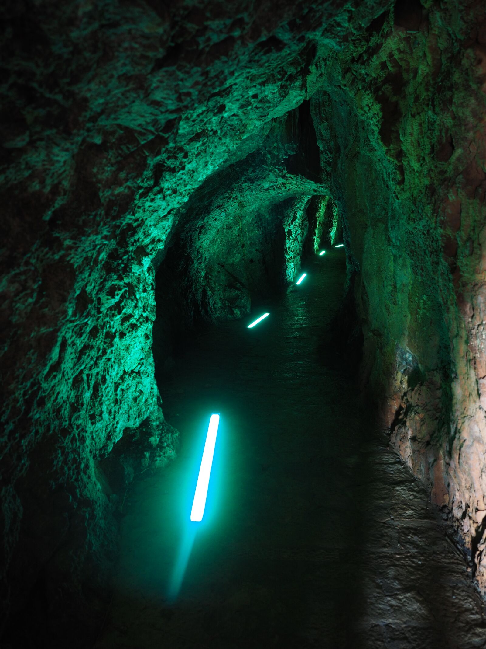 Olympus OM-D E-M1 + Olympus M.Zuiko Digital ED 12-40mm F2.8 Pro sample photo. Tunnel, passage, rock tunnel photography