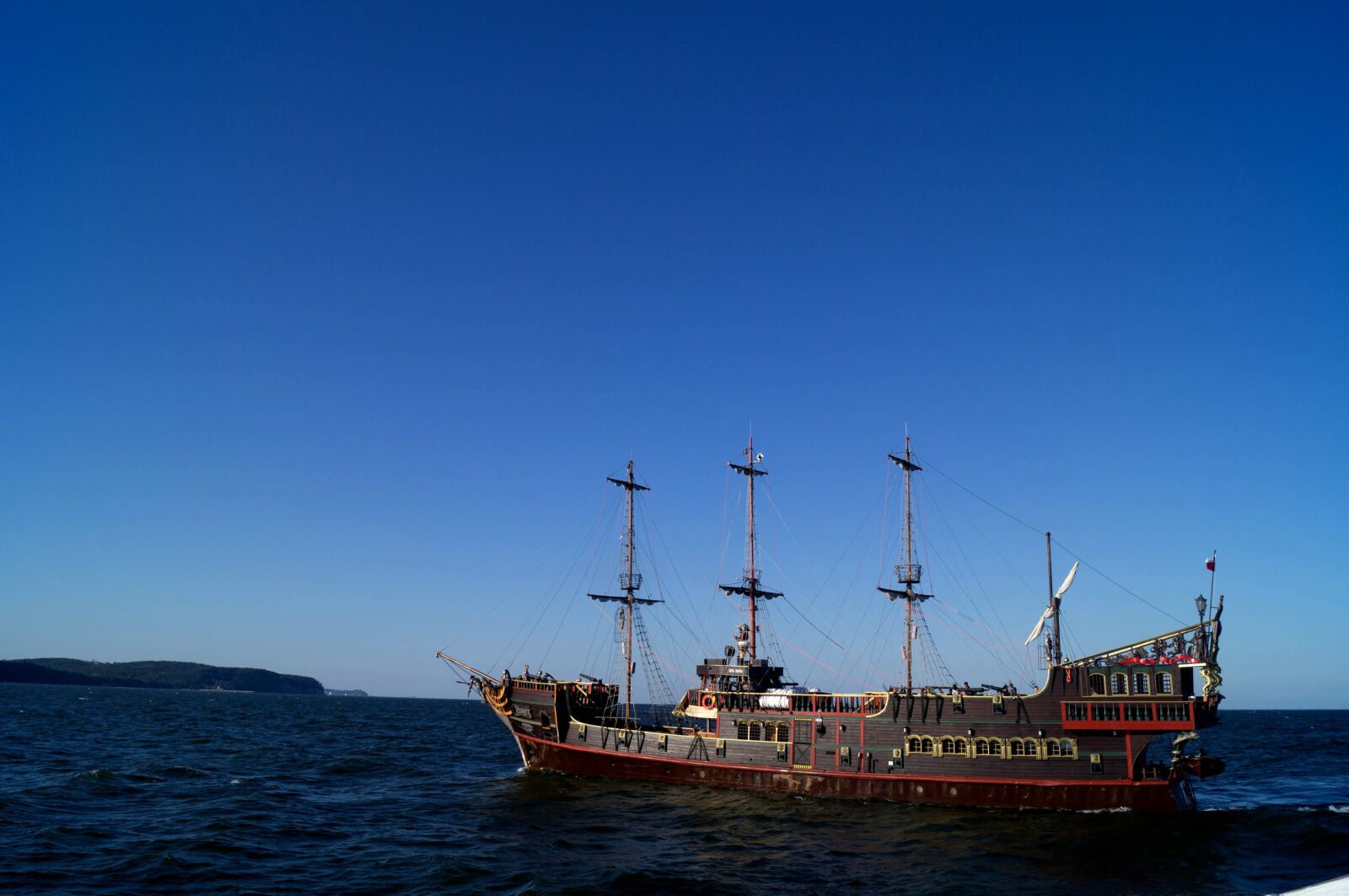 Sony SLT-A37 sample photo. Ship, sea, expedition photography