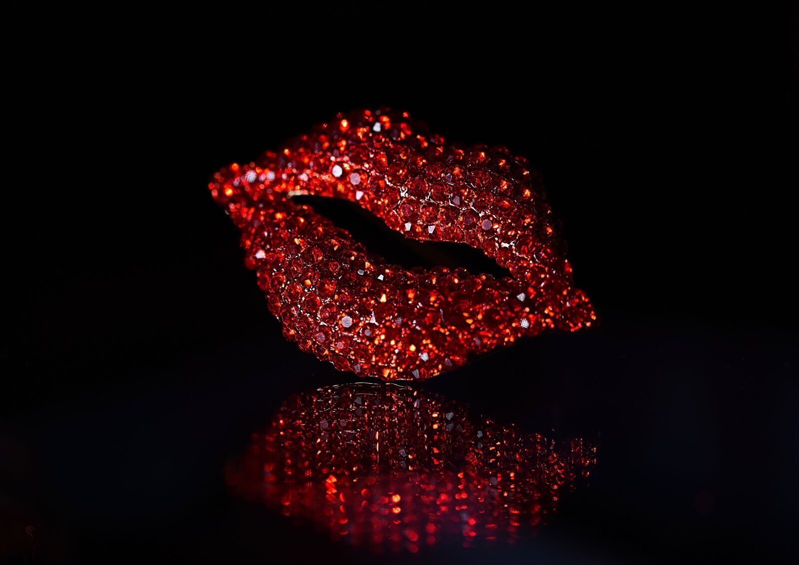 Nikon D750 sample photo. Red, glitter, lips photography