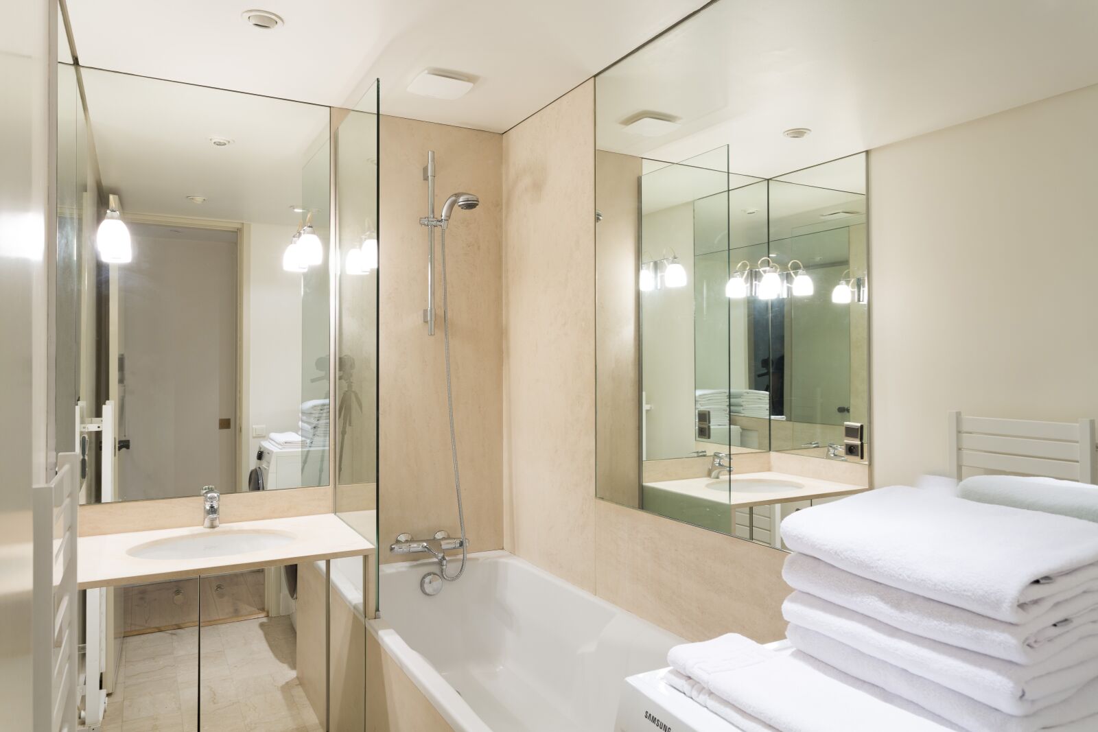Canon EF 17-40mm F4L USM sample photo. Bath, mirror, real estate photography