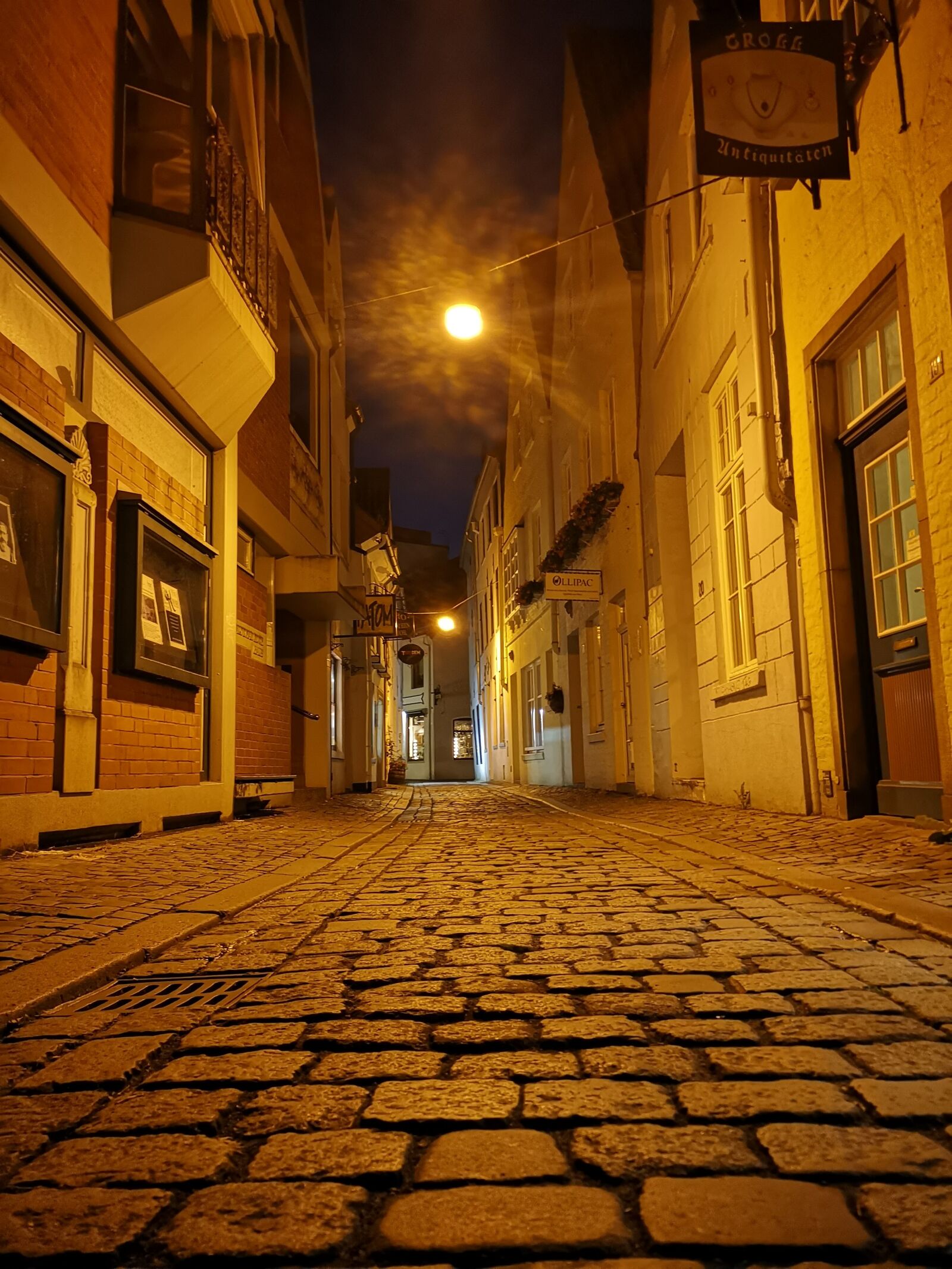 HUAWEI CLT-L29 sample photo. Bremen, night photograph, schnorr photography