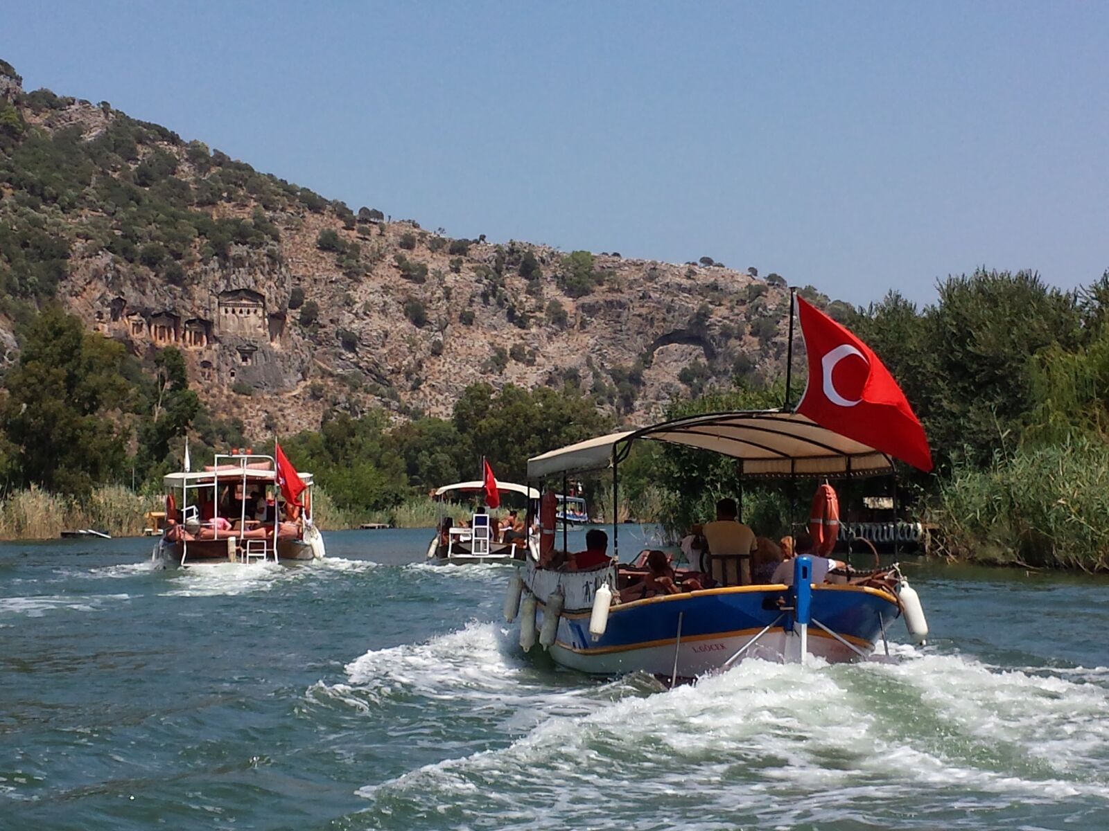 Samsung Galaxy S4 sample photo. Boat, water, sea photography