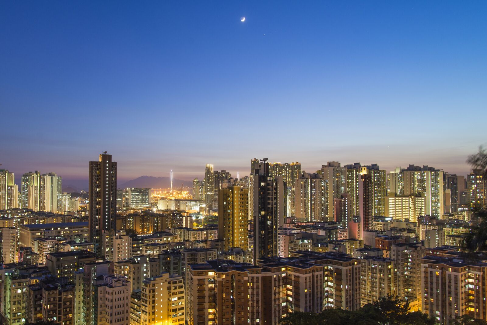 Nikon D610 sample photo. Urban, moon, city photography