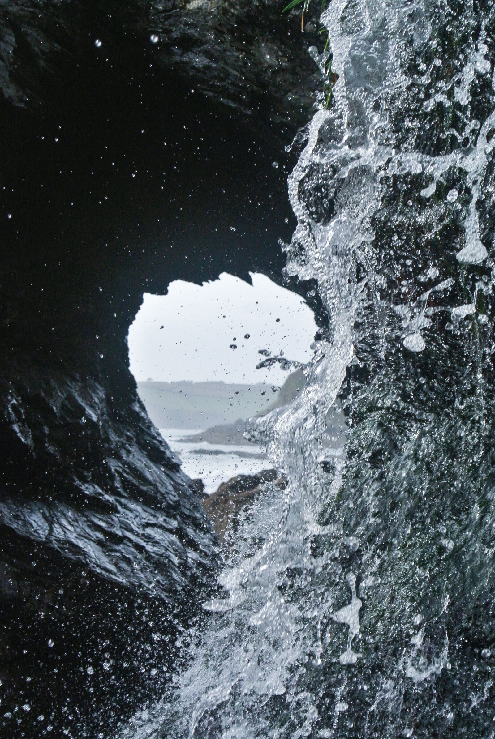 Nikon 1 J1 sample photo. Abstract, cave, caves, cliff photography