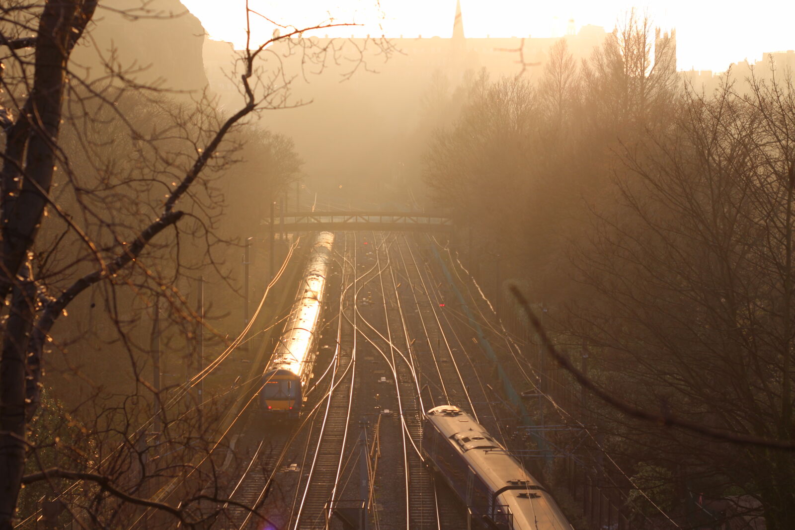 Canon EOS 1200D (EOS Rebel T5 / EOS Kiss X70 / EOS Hi) + Canon EF 50mm F1.8 STM sample photo. Bridge, edinburgh, haze, rail photography