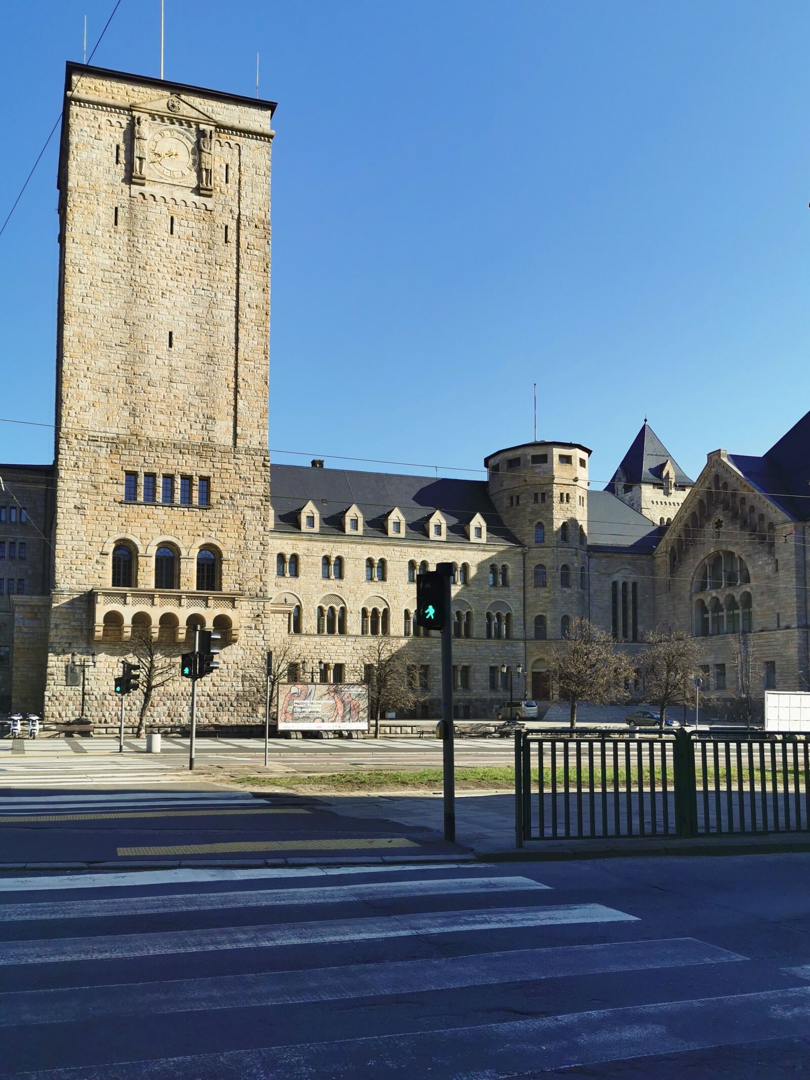 HUAWEI P30 Pro sample photo. Castle, poznan, street photography
