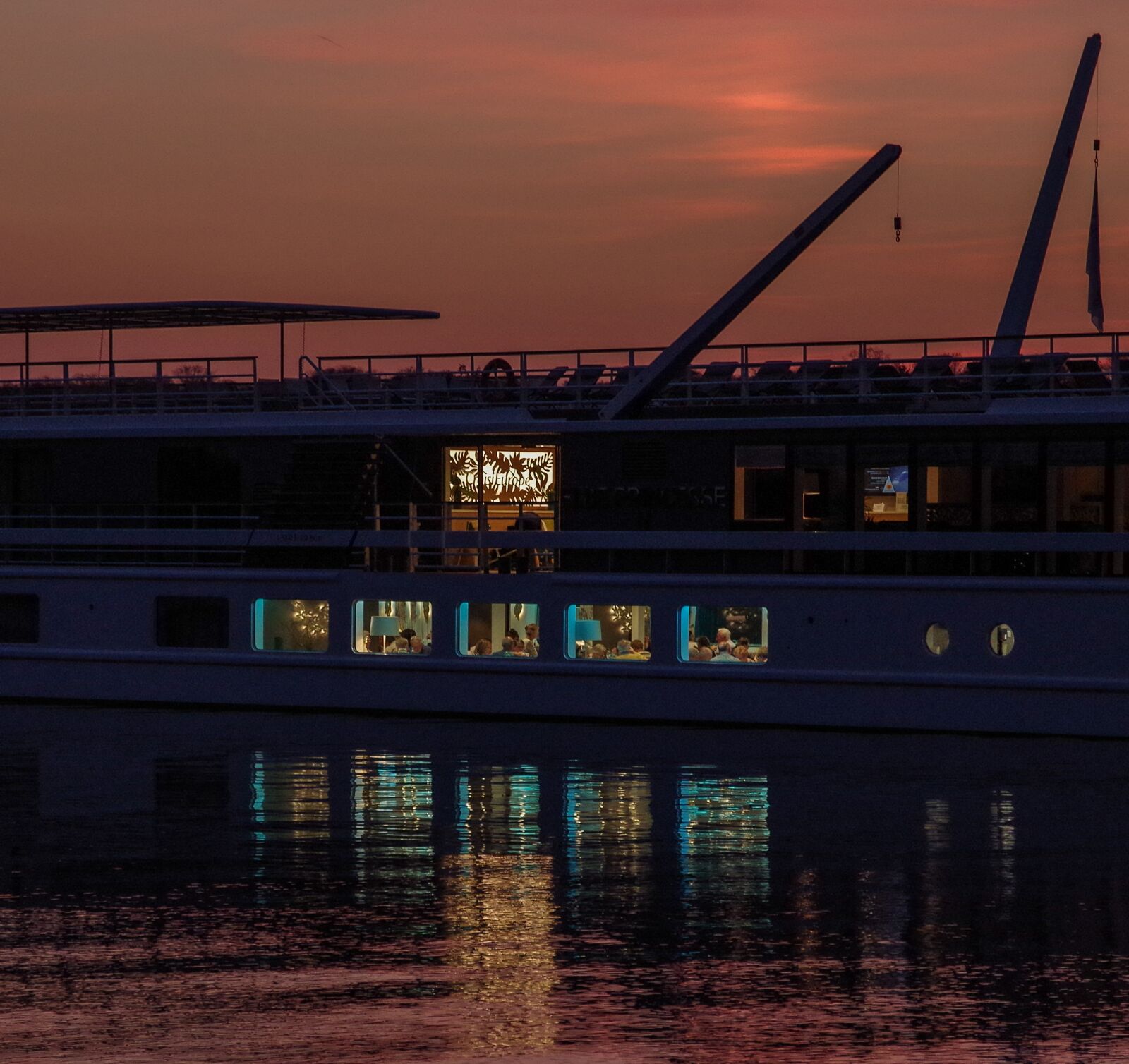Pentax K-50 sample photo. Waters, ship, restaurant photography