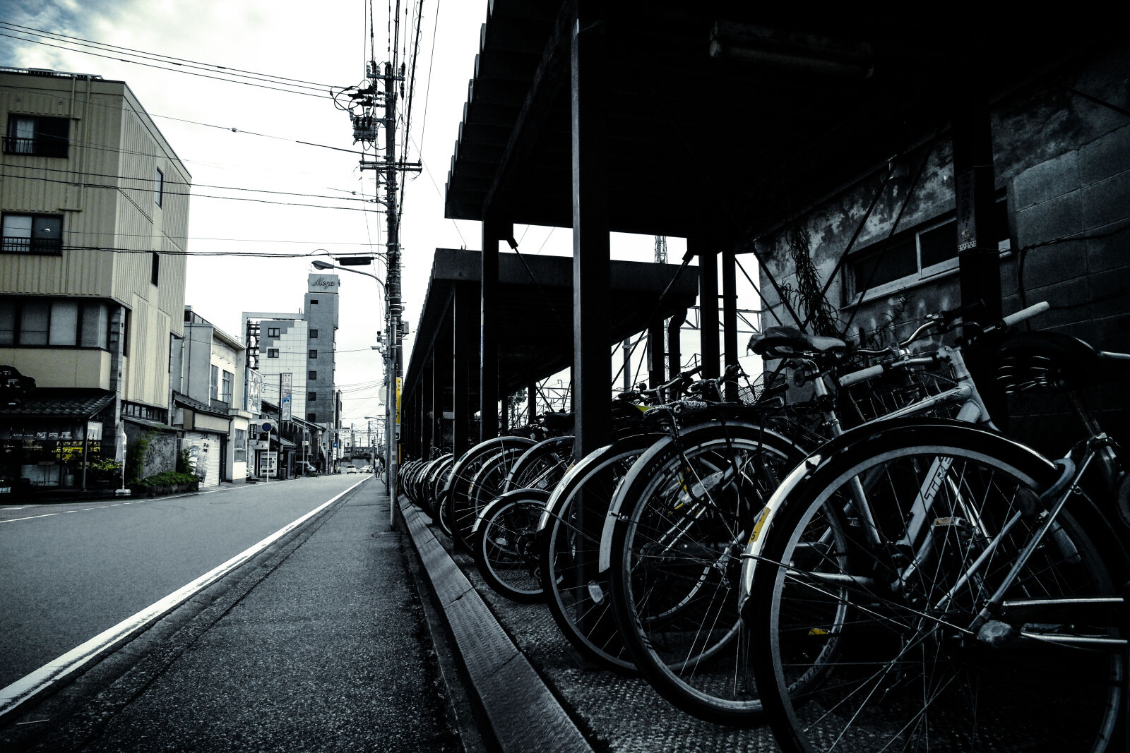 Samsung NX1 sample photo. Bicycles, bikes, building, city photography