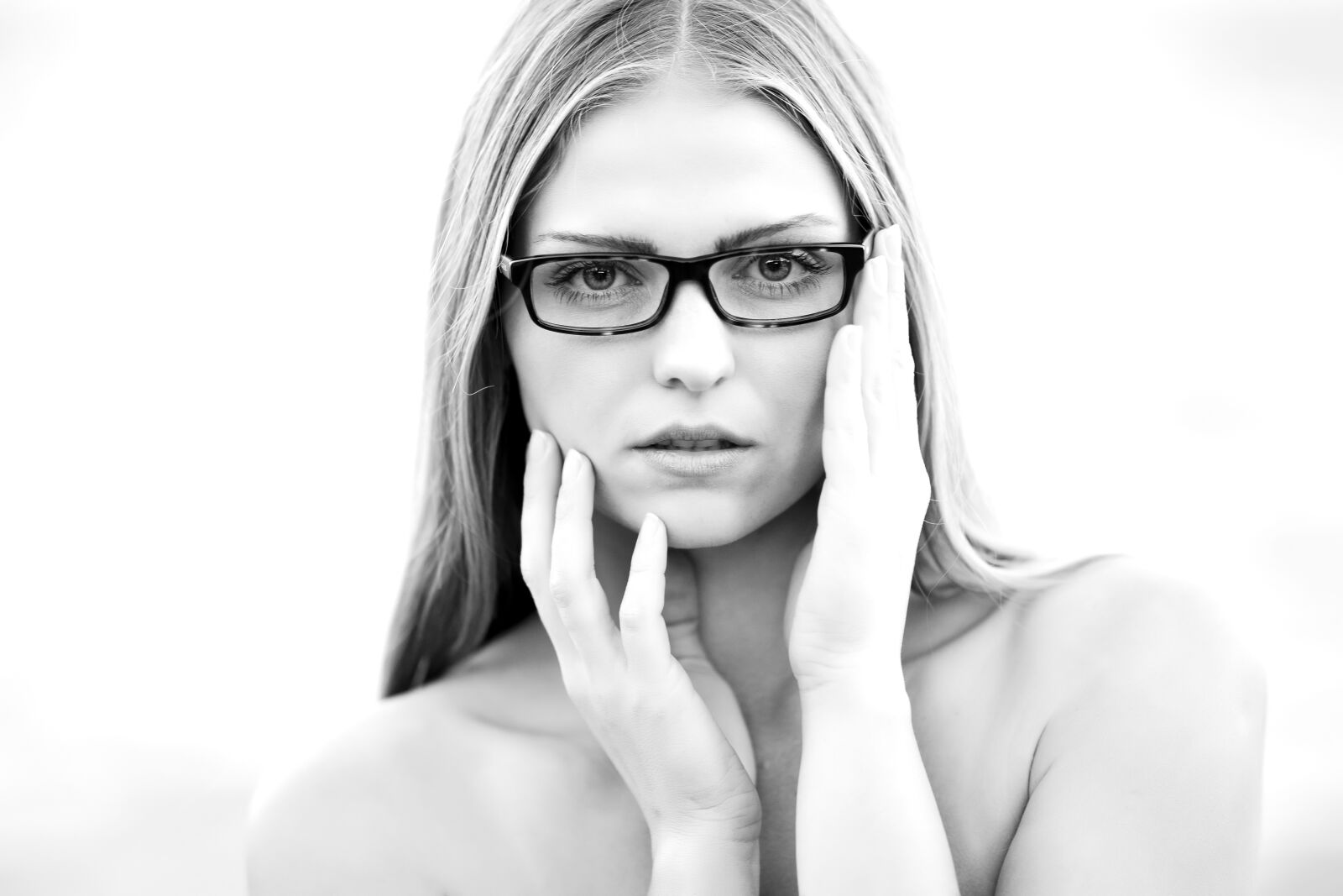Sony Alpha DSLR-A850 sample photo. Woman, eyewear, overview photography