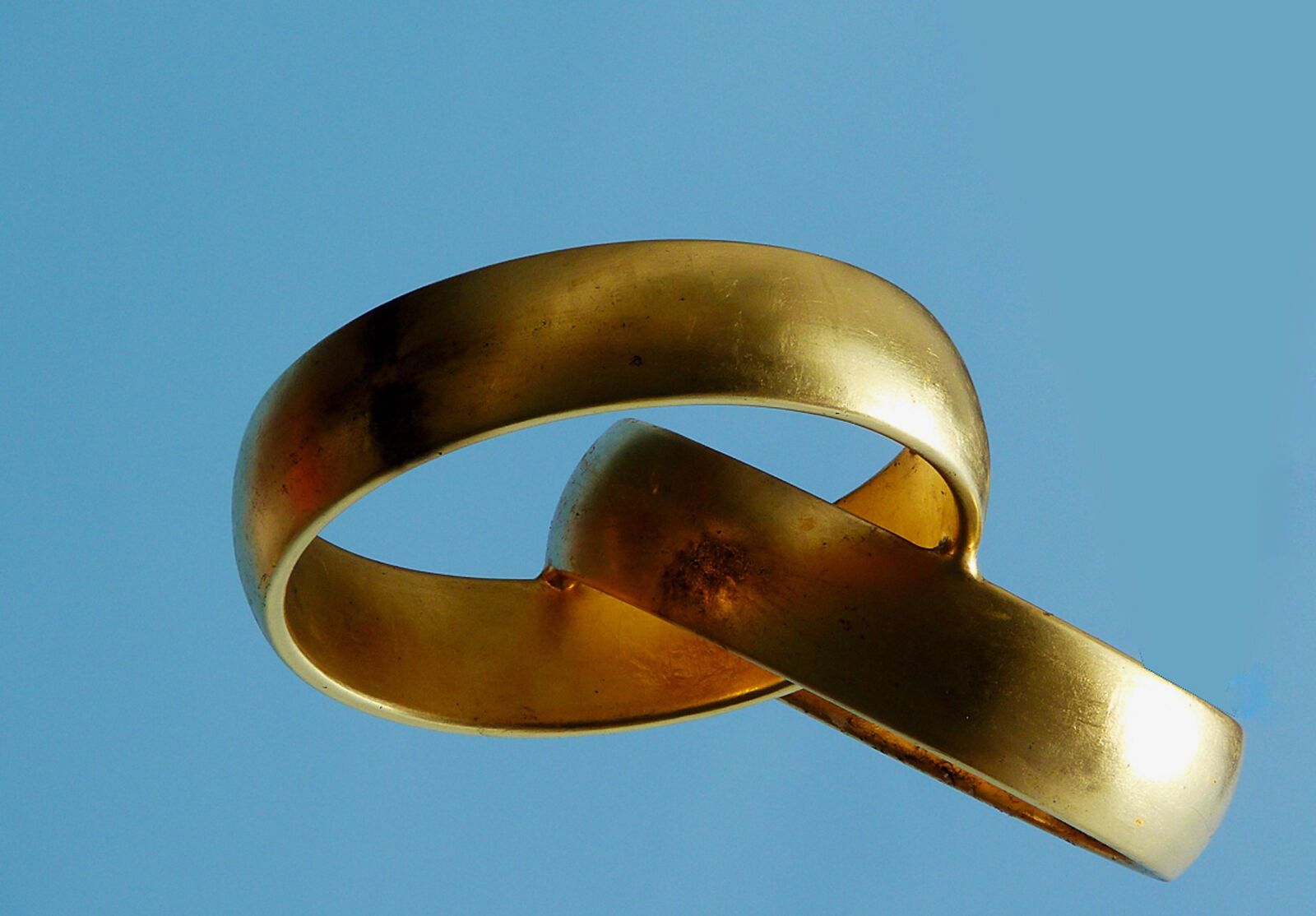 Panasonic DMC-TZ7 sample photo. Wedding rings, finger ring photography