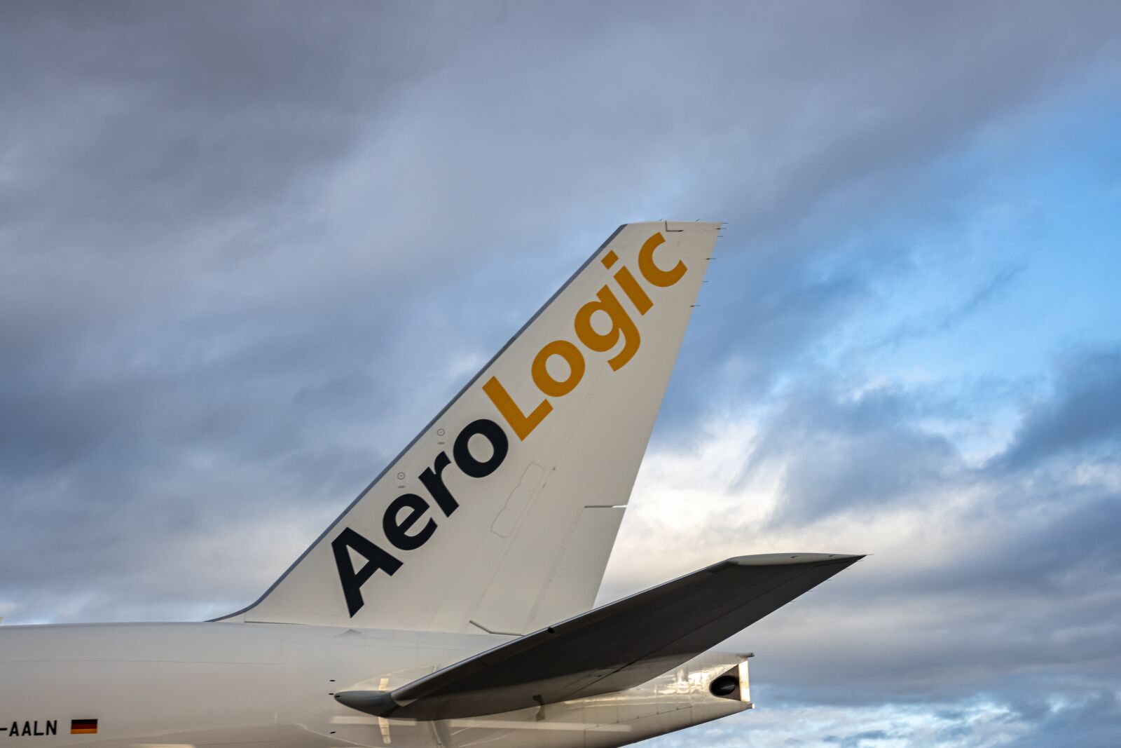 Canon EF 17-40mm F4L USM sample photo. Airport, flying, aviation photography