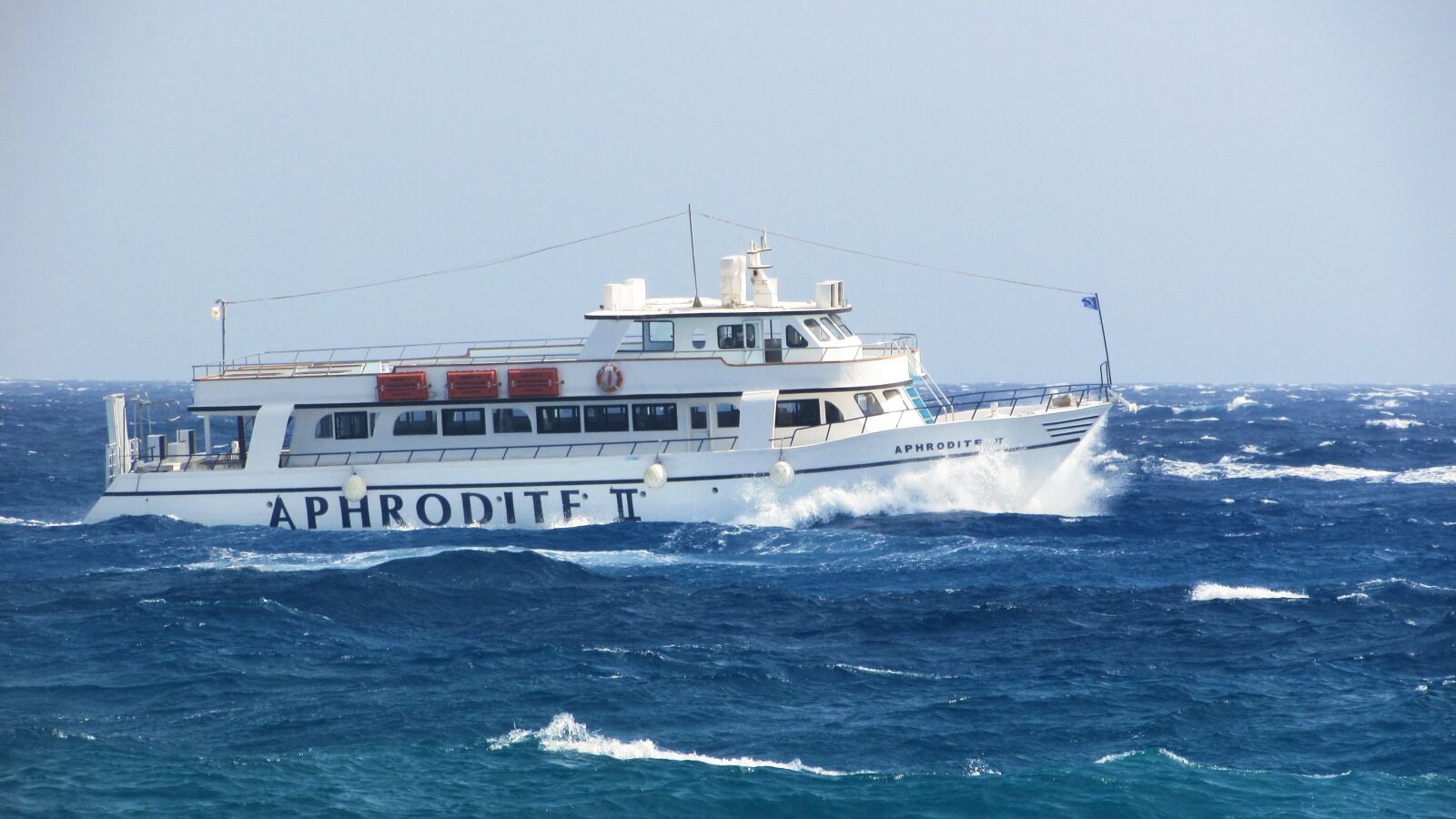 Canon PowerShot SX400 IS sample photo. Heavy sea, boat, wind photography