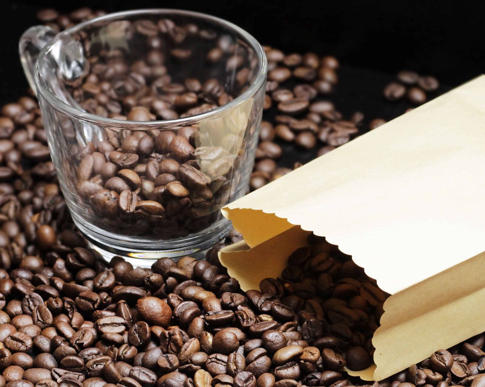 Canon EOS 100D (EOS Rebel SL1 / EOS Kiss X7) sample photo. Drink, espresso, coffee bean photography