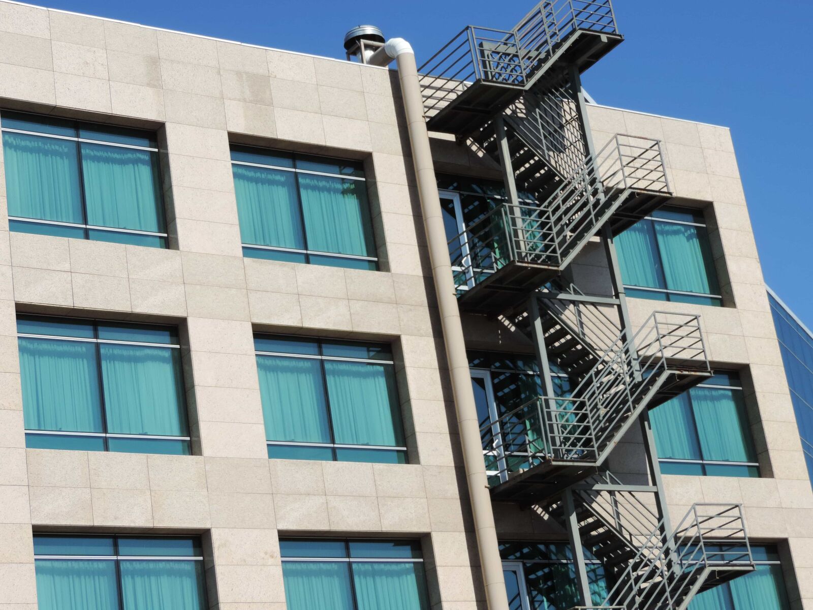 Nikon Coolpix P520 sample photo. Futuristic, staircase, building, architecture photography