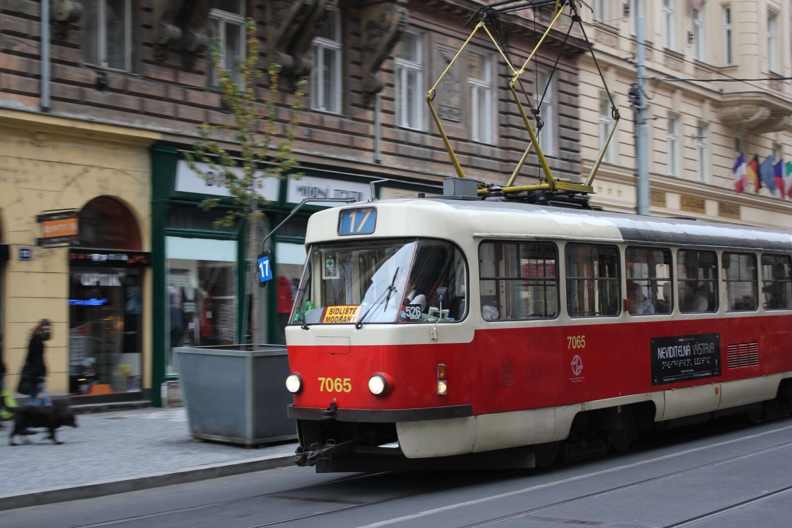 Canon EOS 550D (EOS Rebel T2i / EOS Kiss X4) sample photo. Prague, tram, city tram photography