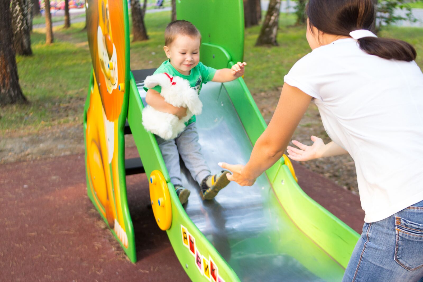 Canon EOS 600D (Rebel EOS T3i / EOS Kiss X5) sample photo. Stroll, happiness, kids photography
