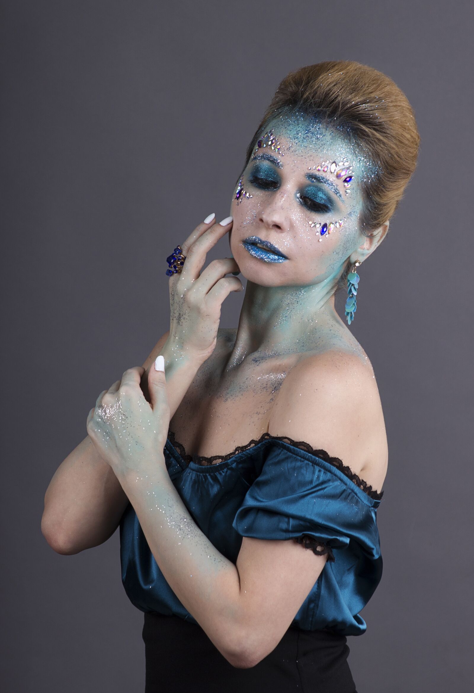 Canon EF75-300mm f/4-5.6 sample photo. Face art, makeup, winter photography