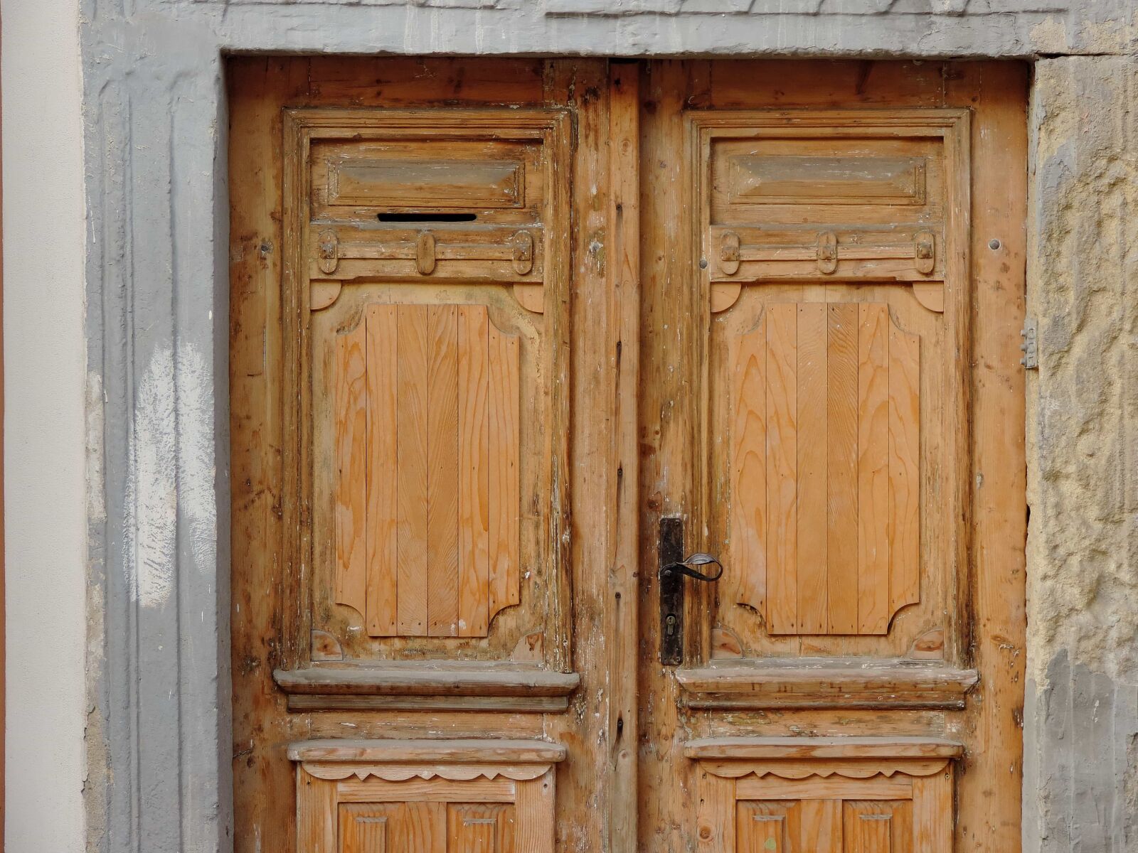 Nikon Coolpix P520 sample photo. Door, old, carving, furniture photography